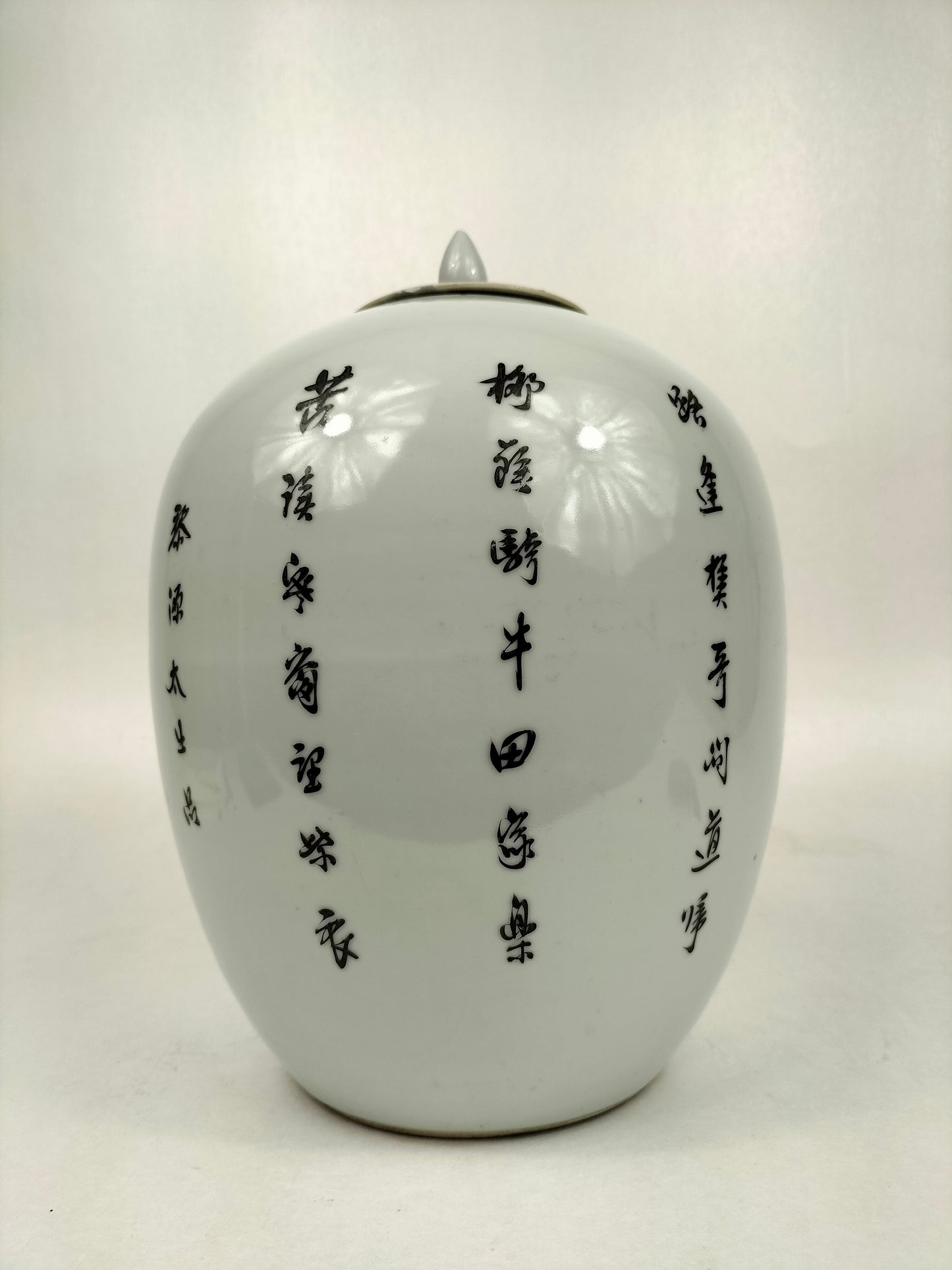 古董中国姜罐，装饰着骑着水牛的孩子//民国时期（1912-1949）