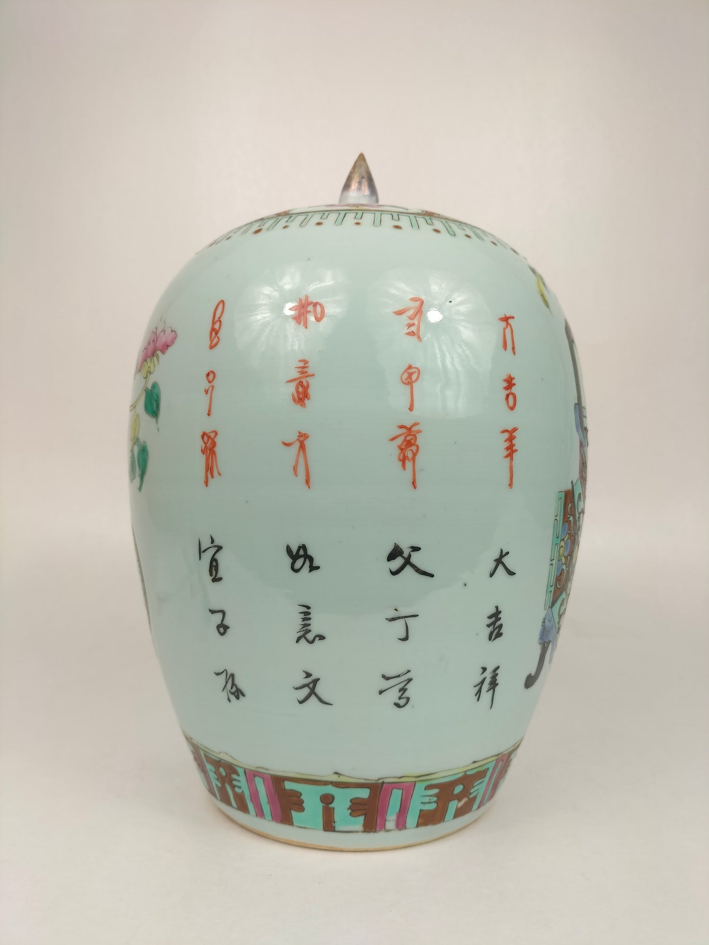 Antique Chinese famille verte ginger jar decorated with flower baskets // Qing Dynasty - 19th century