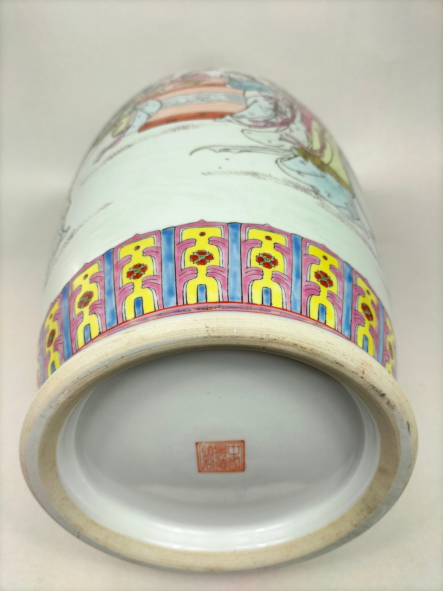 Large Chinese famille rose vase decorated with a garden scene // Jingdezhen - 20th century