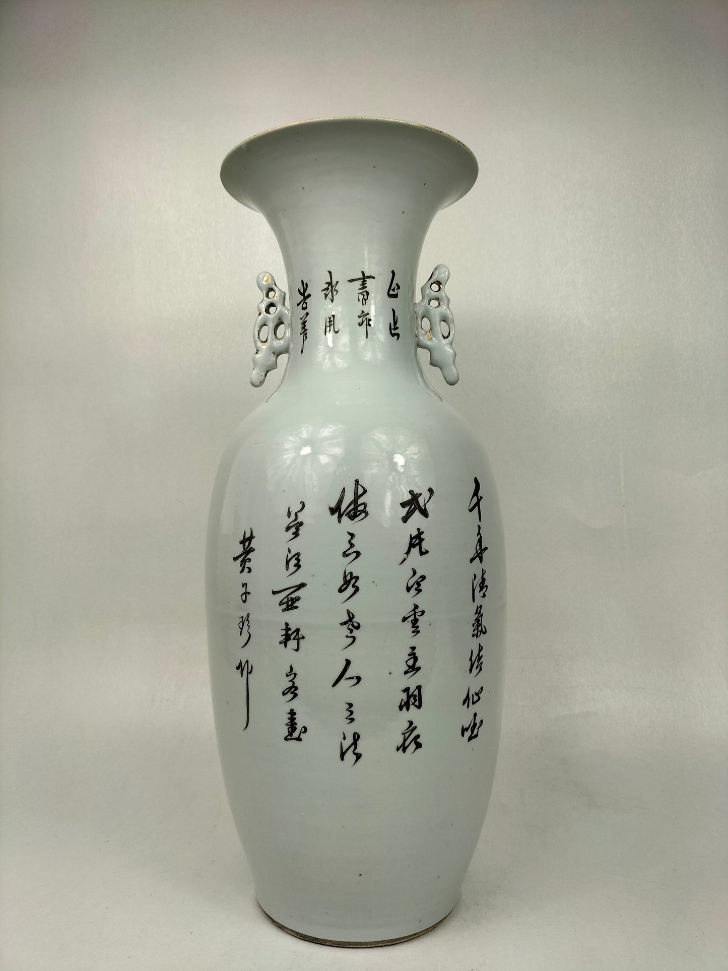 Chiếc bình cổ lớn của Trung Quốc được trang trí bằng những con hạc và hoa // Thời kỳ Cộng hòa (1912-1949)