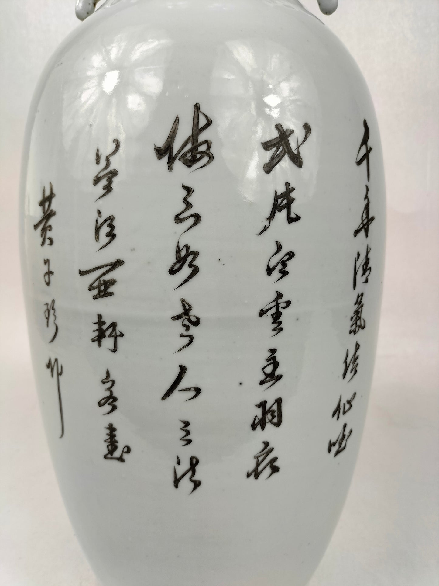 Grand vase chinois ancien à décor de grues et de fleurs // Période République (1912-1949)