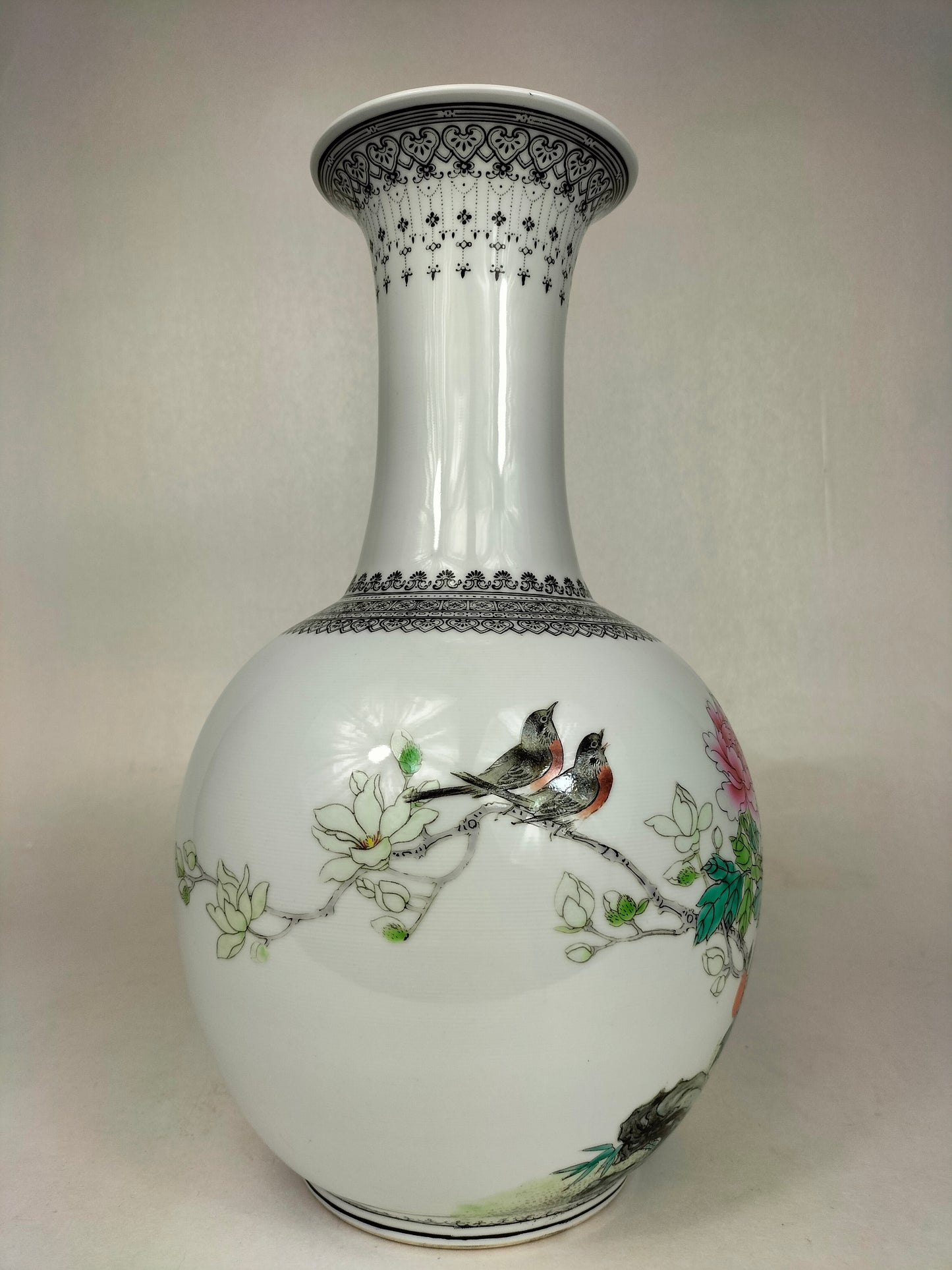 Vintage Chinese bottle vase decorated with flowers // Jingdezhen - 20th century