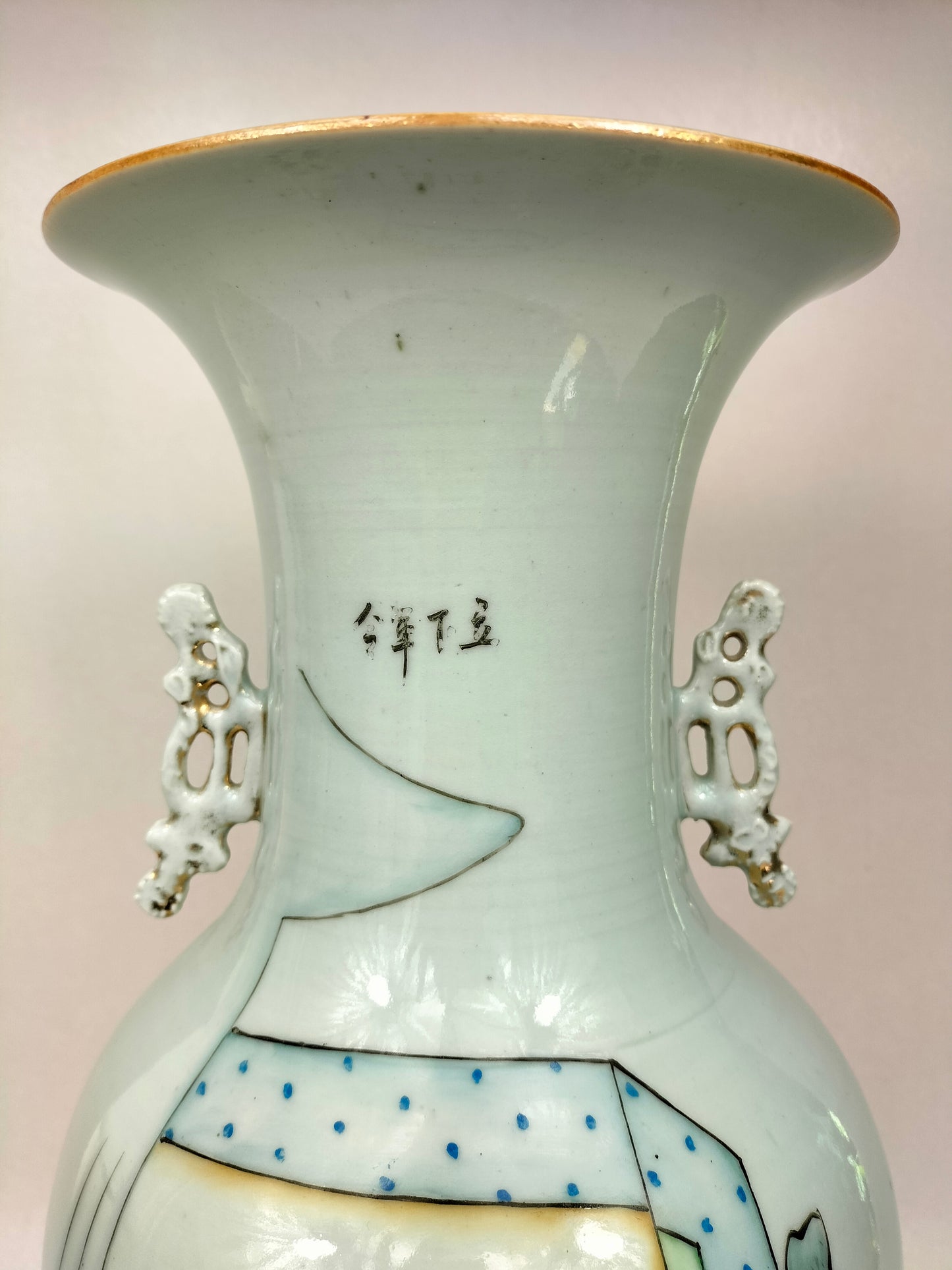 Large antique Chinese vase decorated with Emperor scenes // Republic Period (1912-1949)