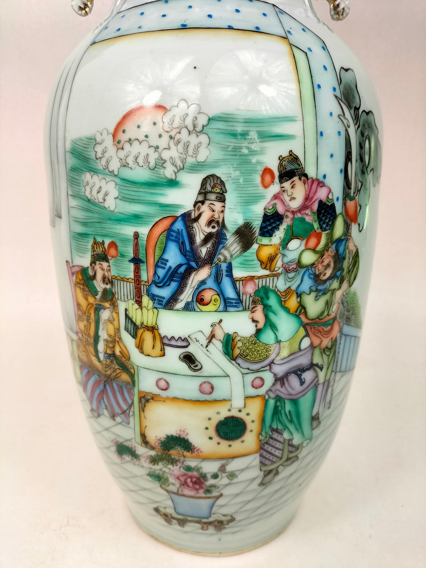 大型古董中国花瓶，饰有皇帝场景//民国时期（1912-1949）
