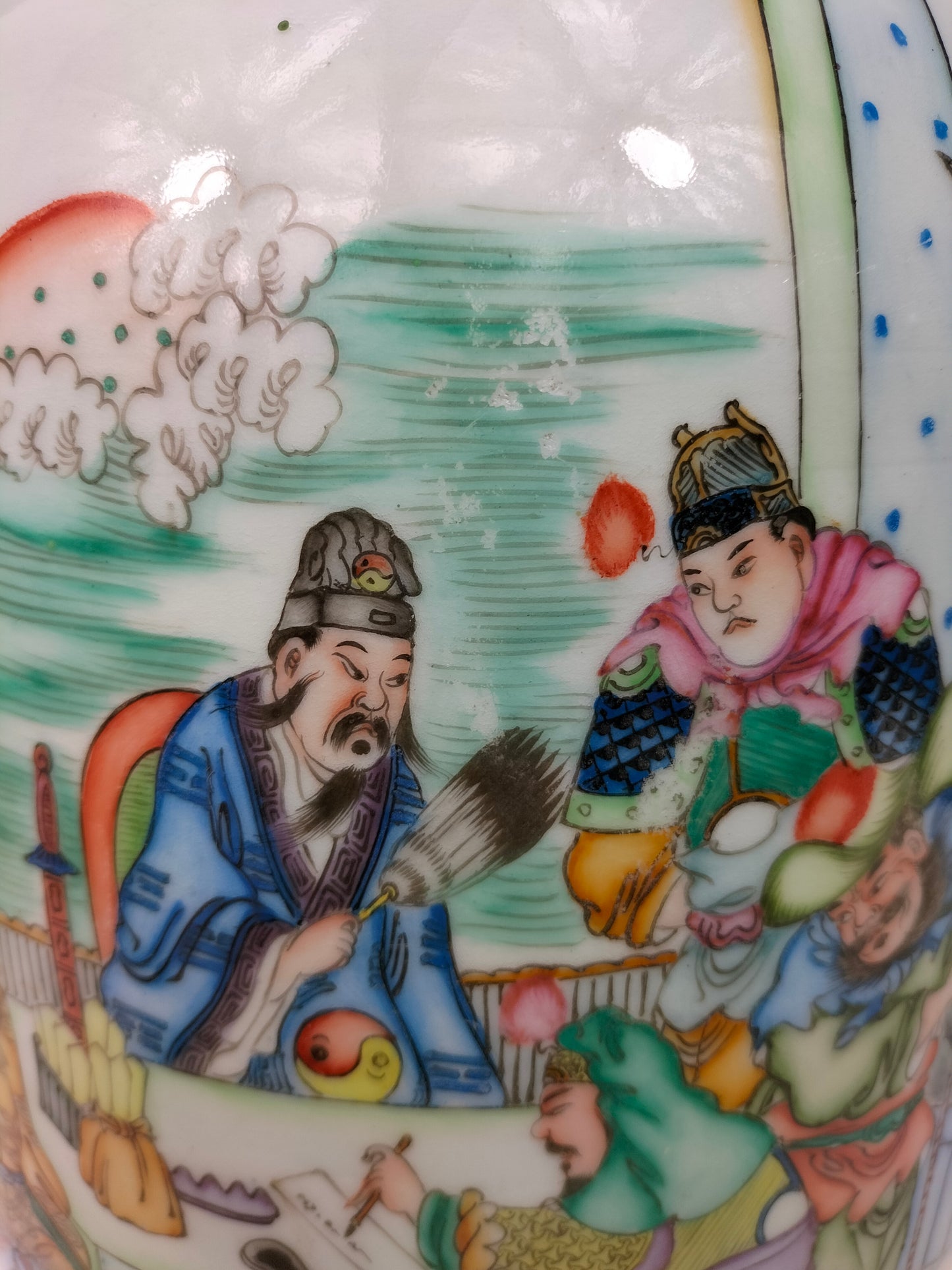 Grande vaso chinês antigo decorado com cenas do Imperador // Período da República (1912-1949)