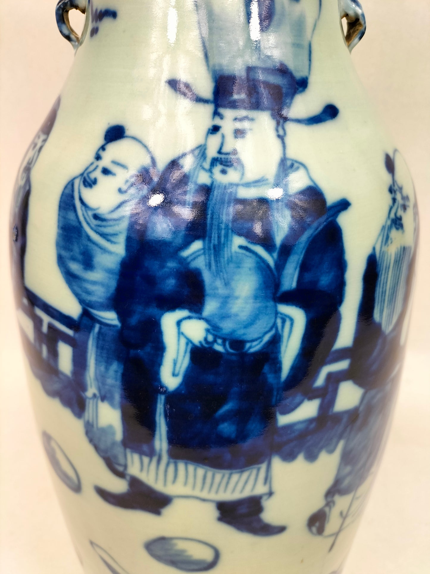 大型古董中国青瓷花瓶，饰有圣人 // 清朝 - 19 世纪