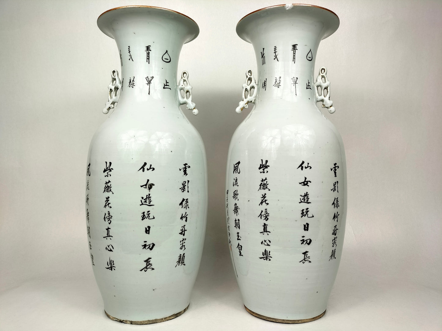 一对大型古董中国彩绘花瓶，饰有花园场景//民国时期（1912-1949）
