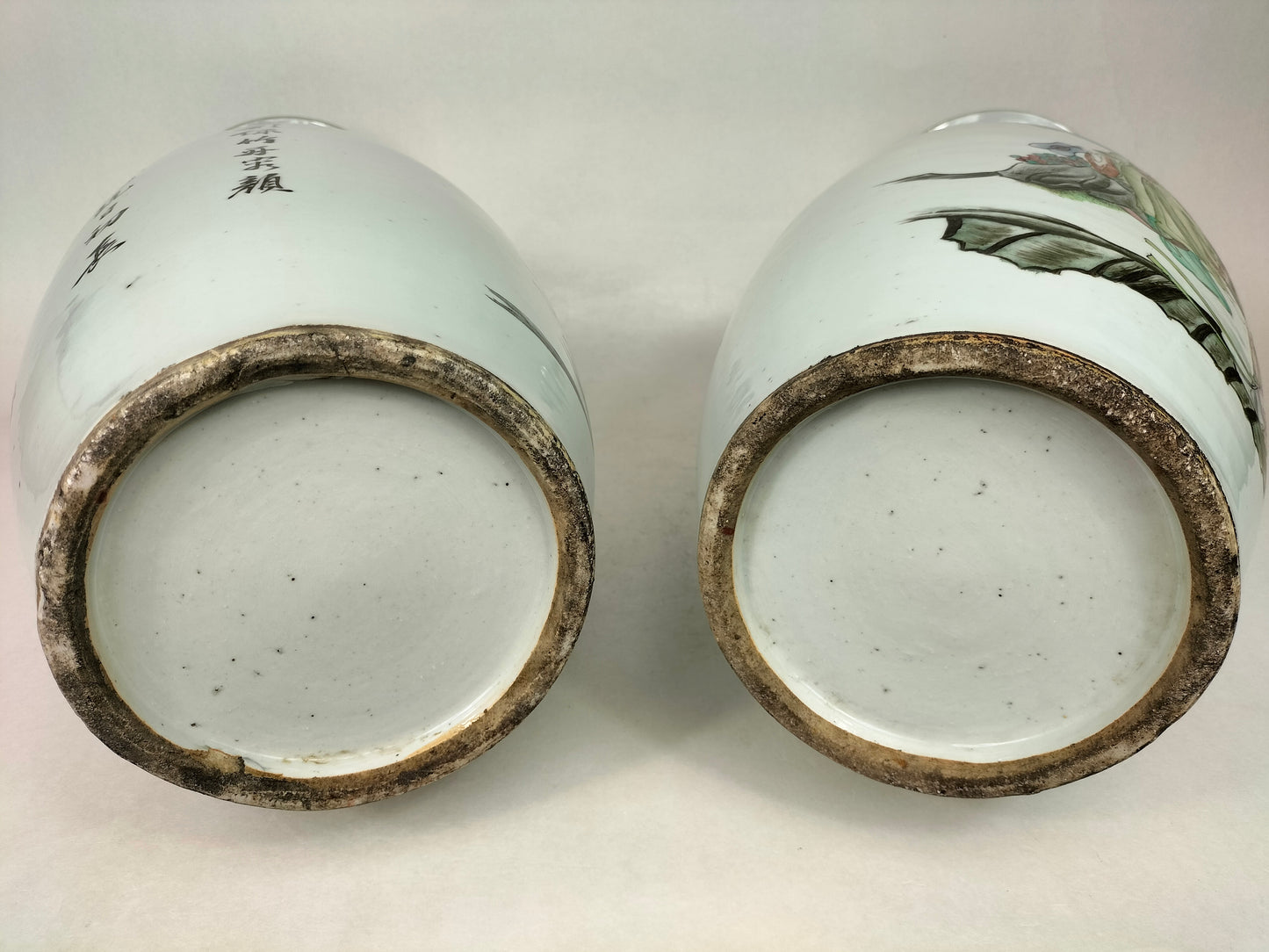 Pair of large antique Chinese polychrome vases decorated with a garden scene // Republic Period (1912-1949)