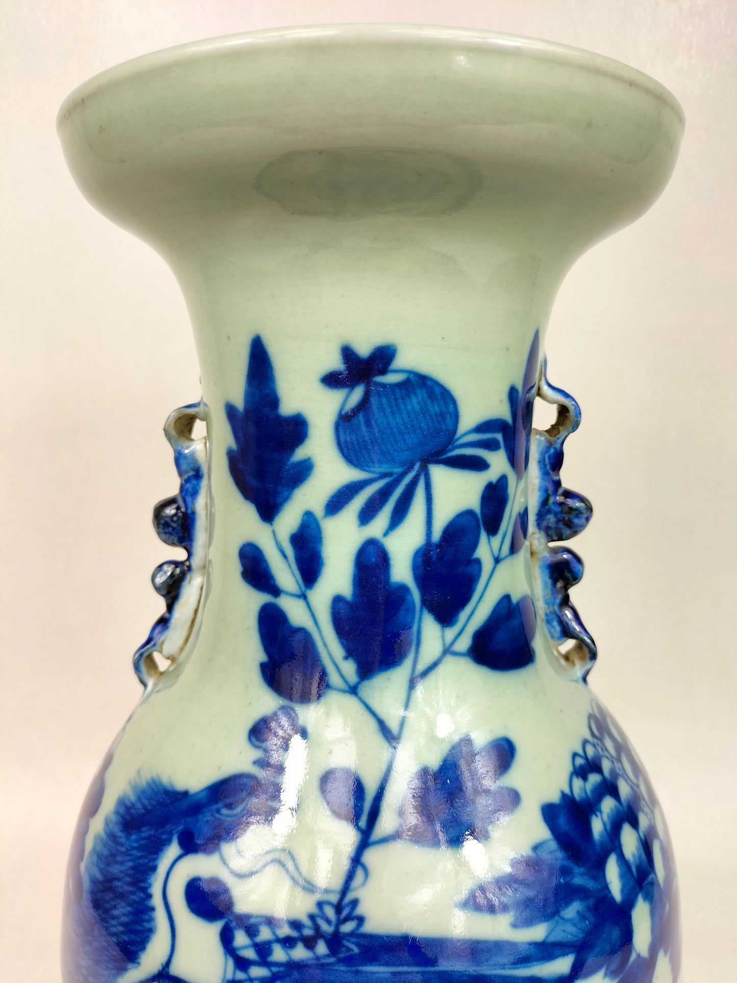 中国古董青瓷花鸟花瓶 // 清代 - 19 世纪