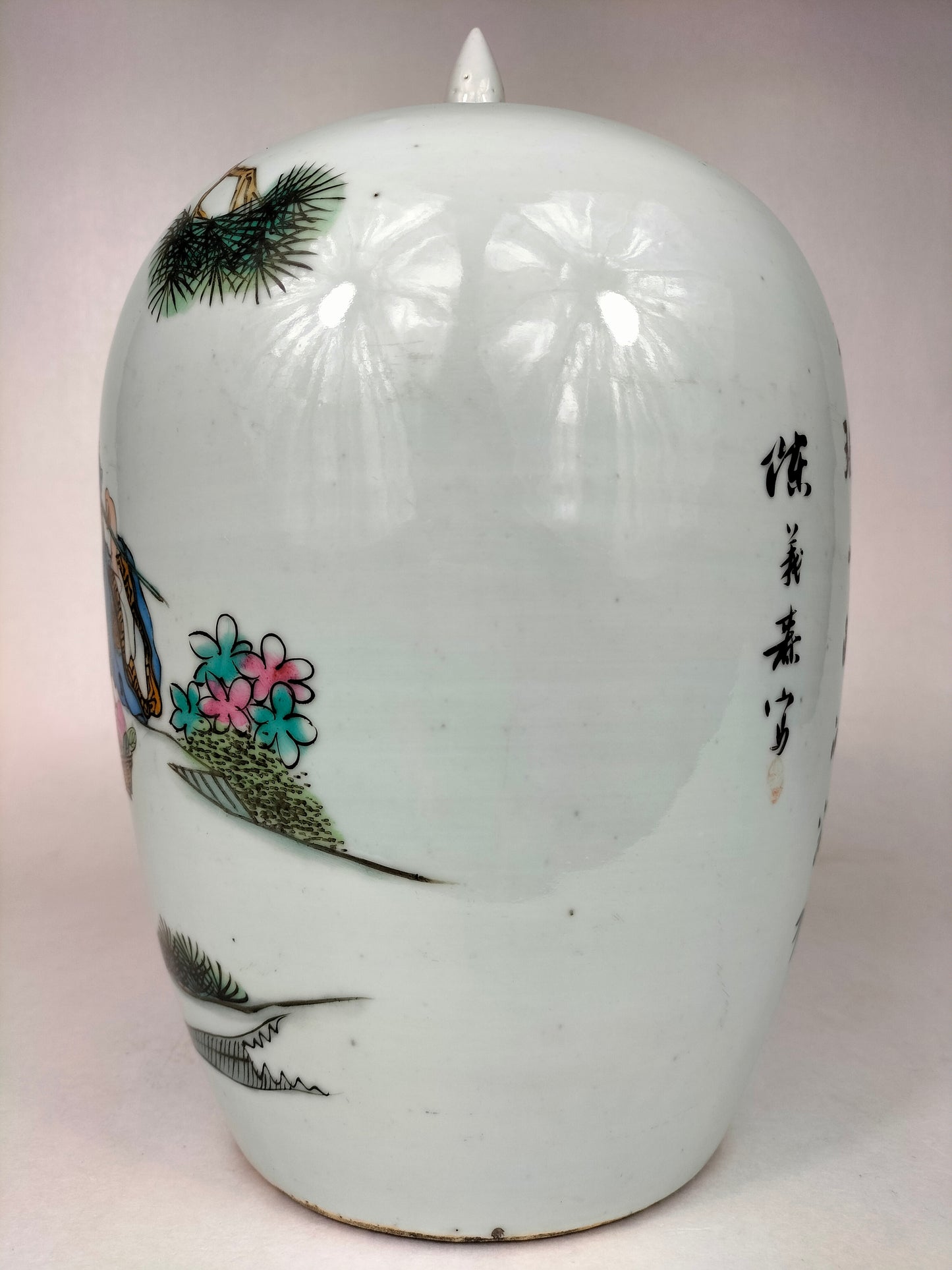 Antique Chinese ginger jar decorated with immortals // Republic Period (1912-1949)