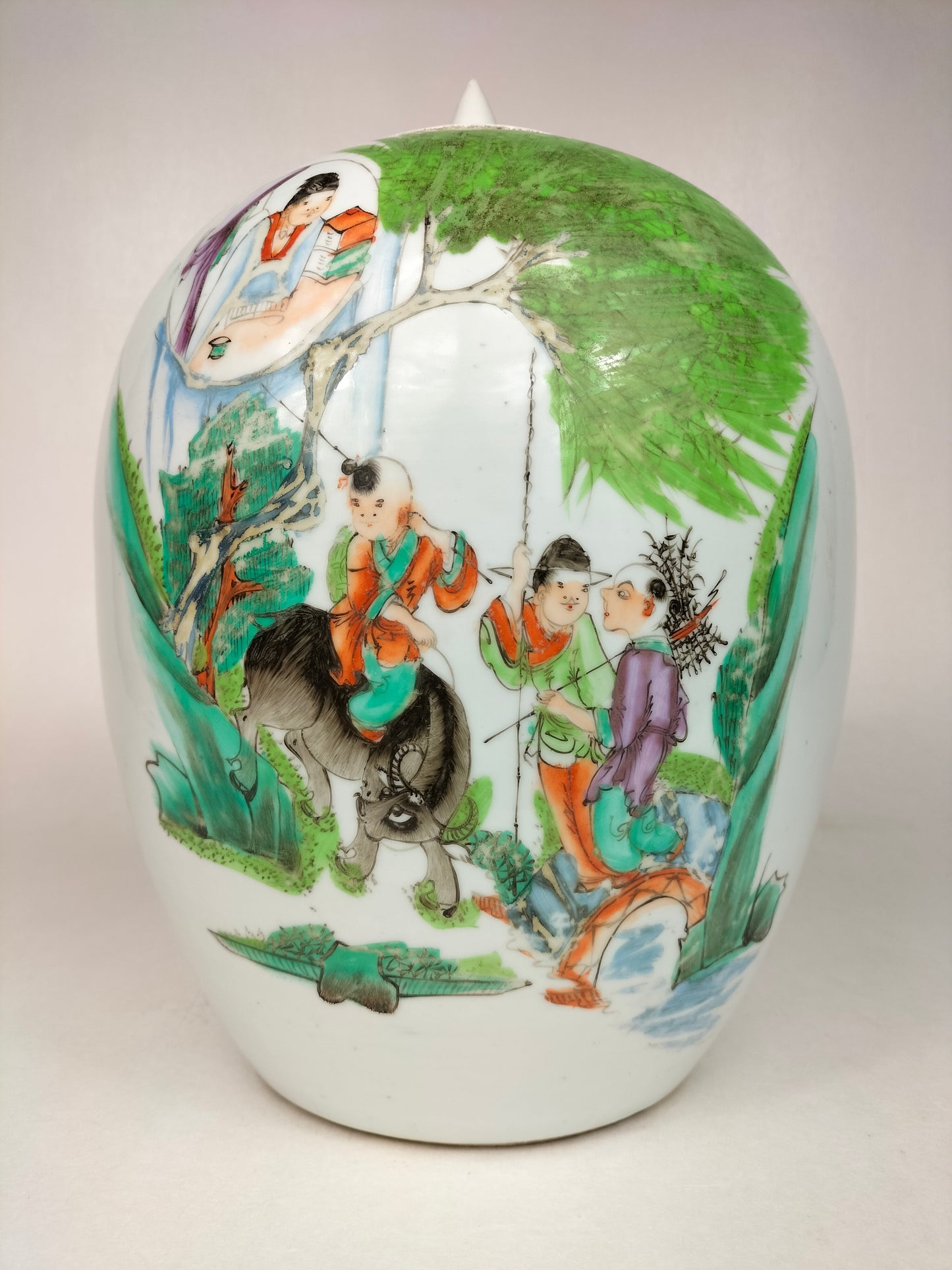 古董中国姜罐，装饰有儿童和水牛//民国时期（1912-1949）