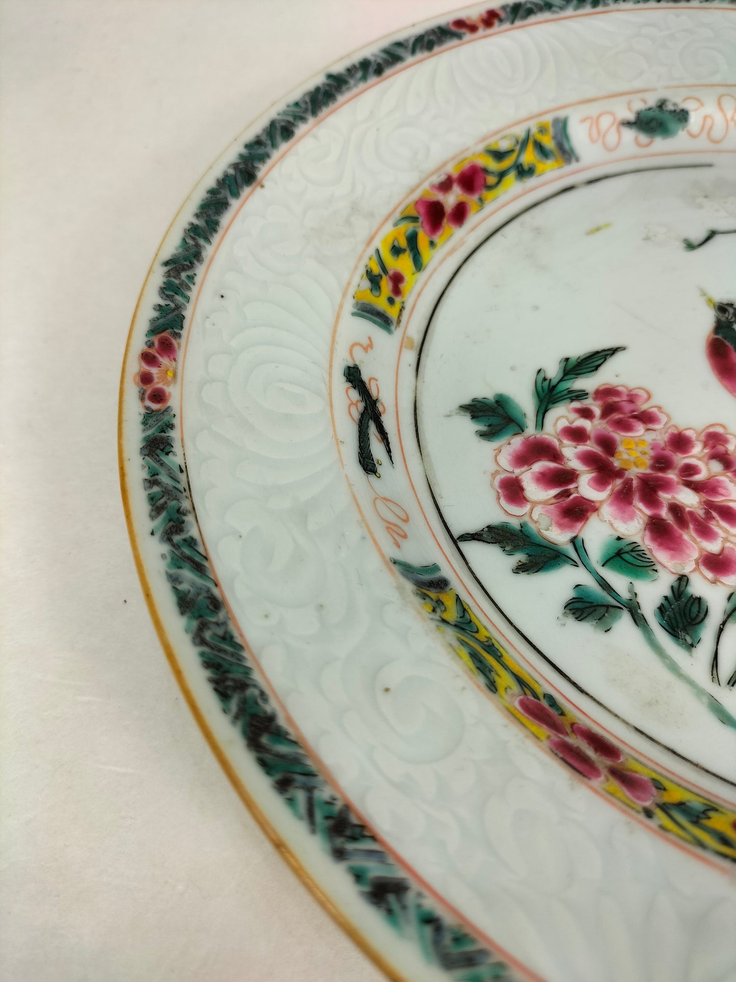 Antique Chinese famille verte plate decorated with bird and flowers // Yongzheng - 18th century