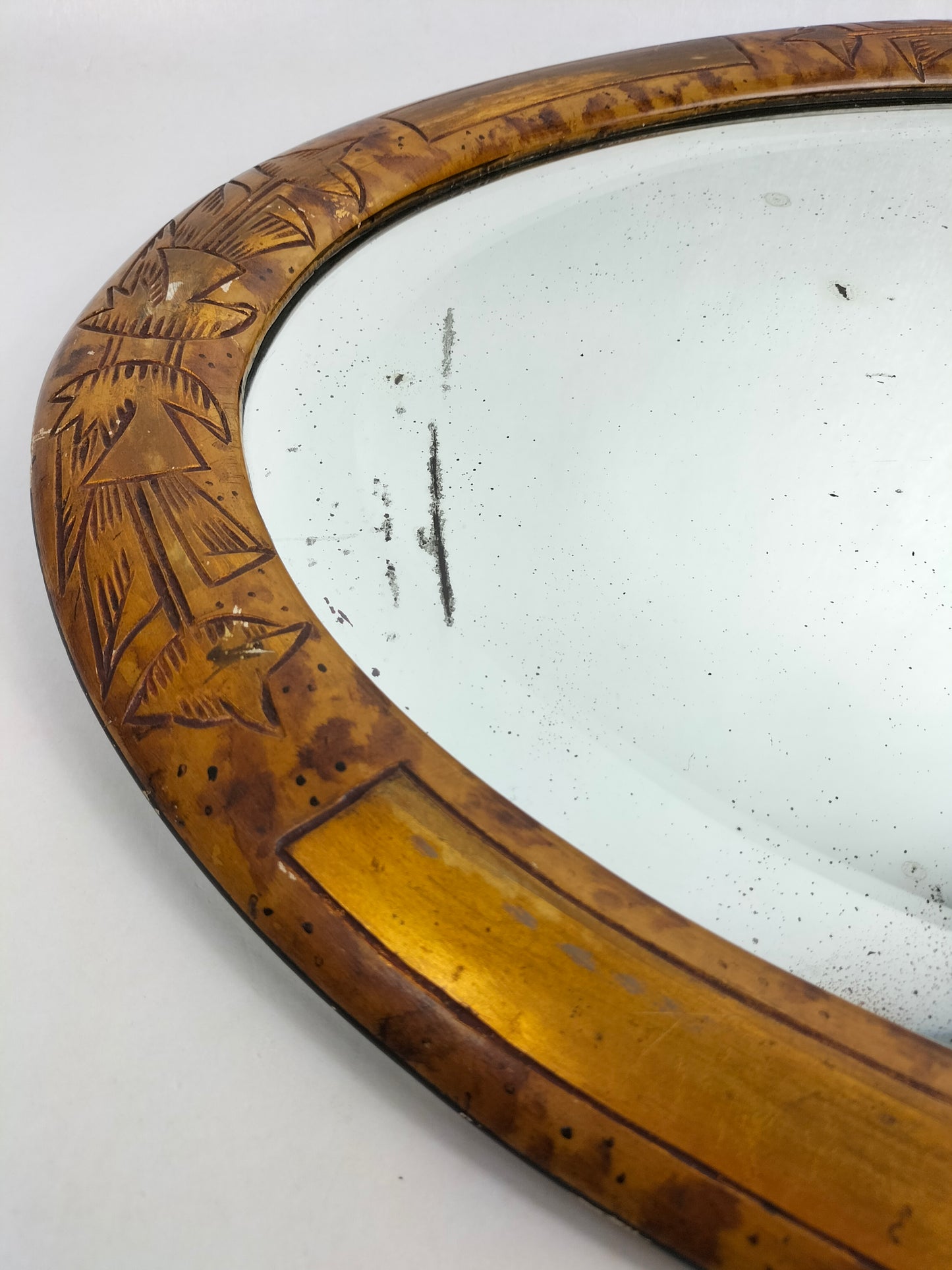 Miroir art déco ovale français avec sculpture en bois stylisée // 1930-1950