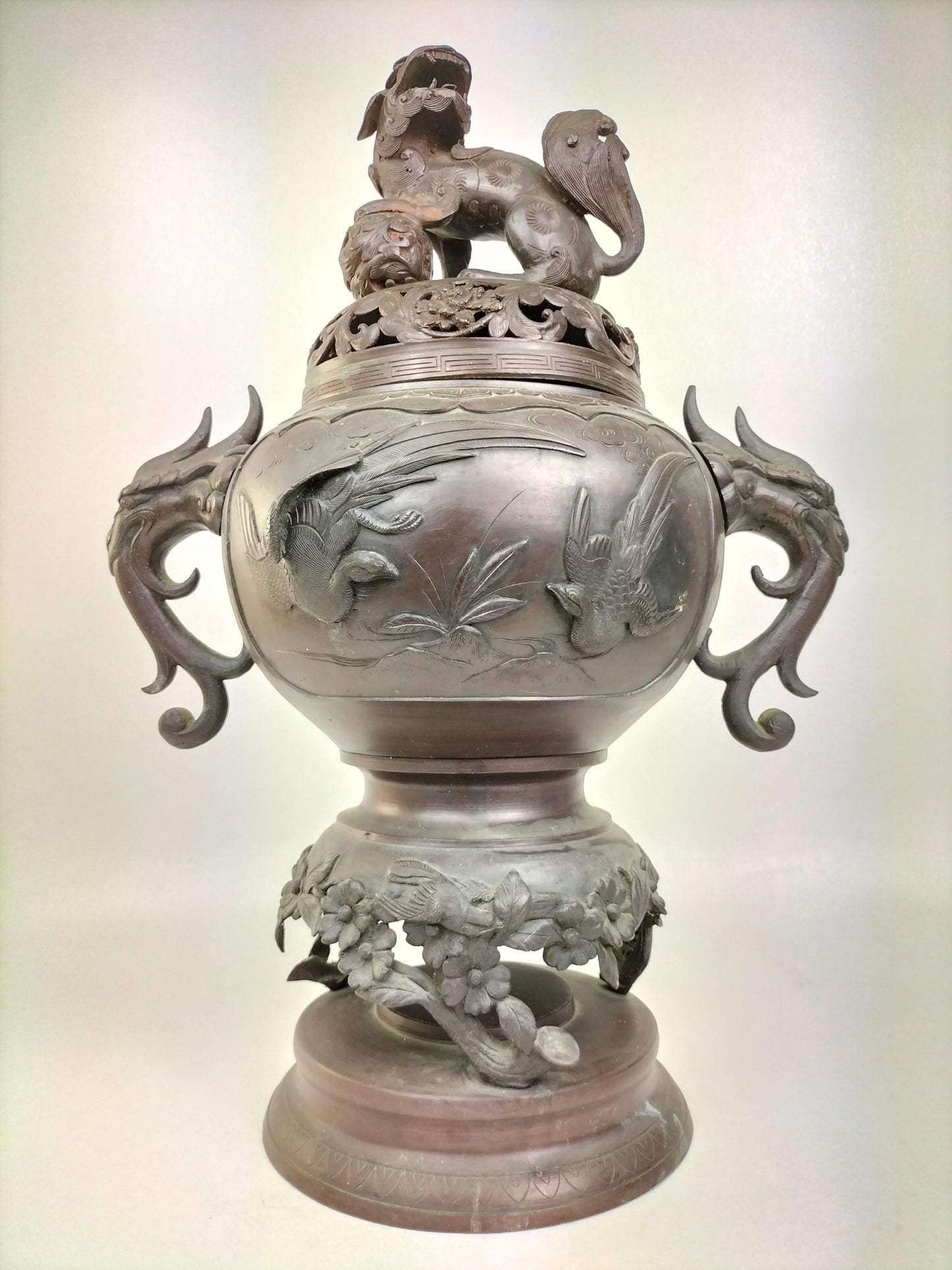 大型古董日本青铜香炉，饰有鸟类和福狗//明治时期 - 19 世纪
