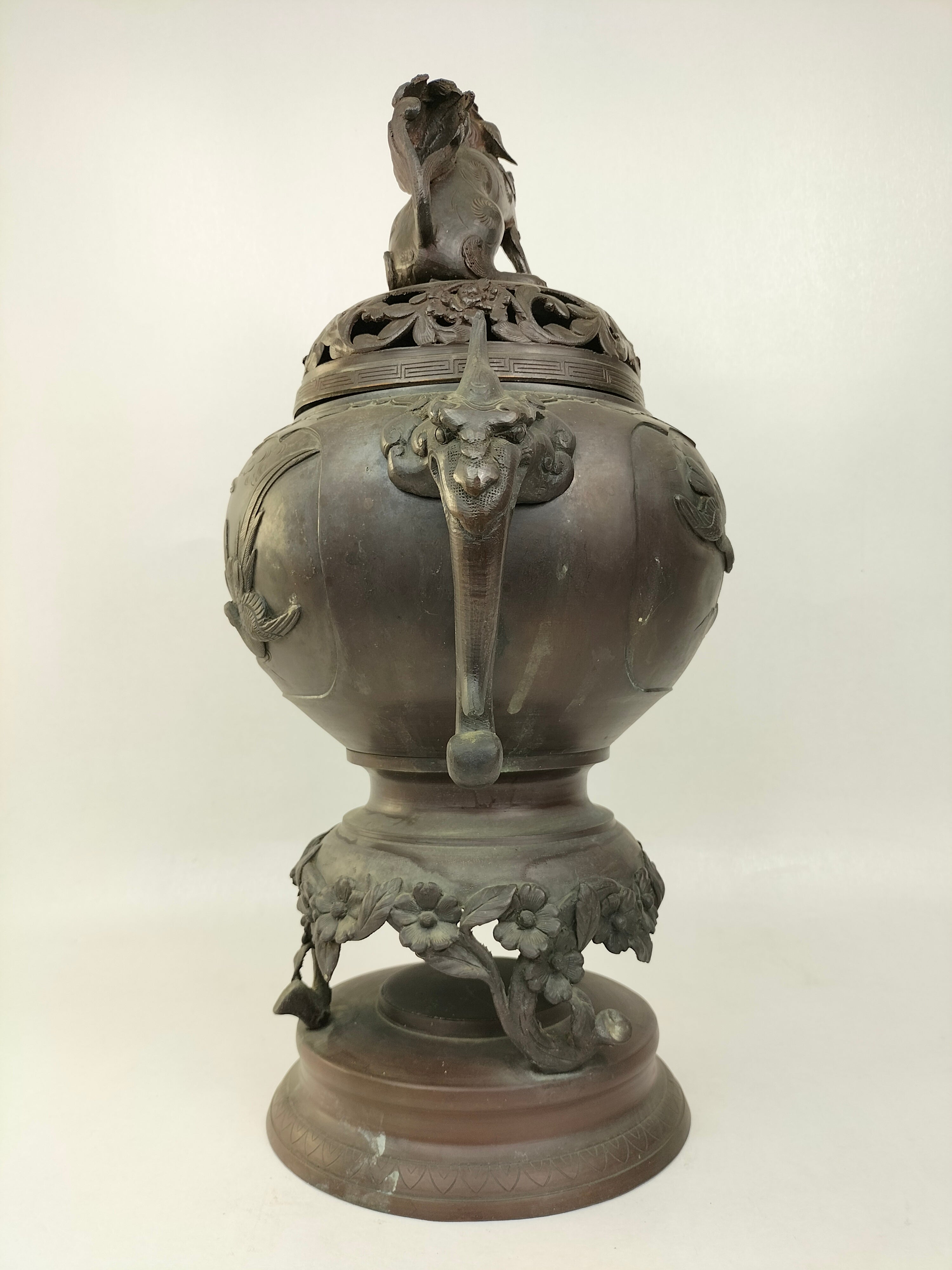 大型古董日本青铜香炉，饰有鸟类和福狗//明治时期- 19 世纪 