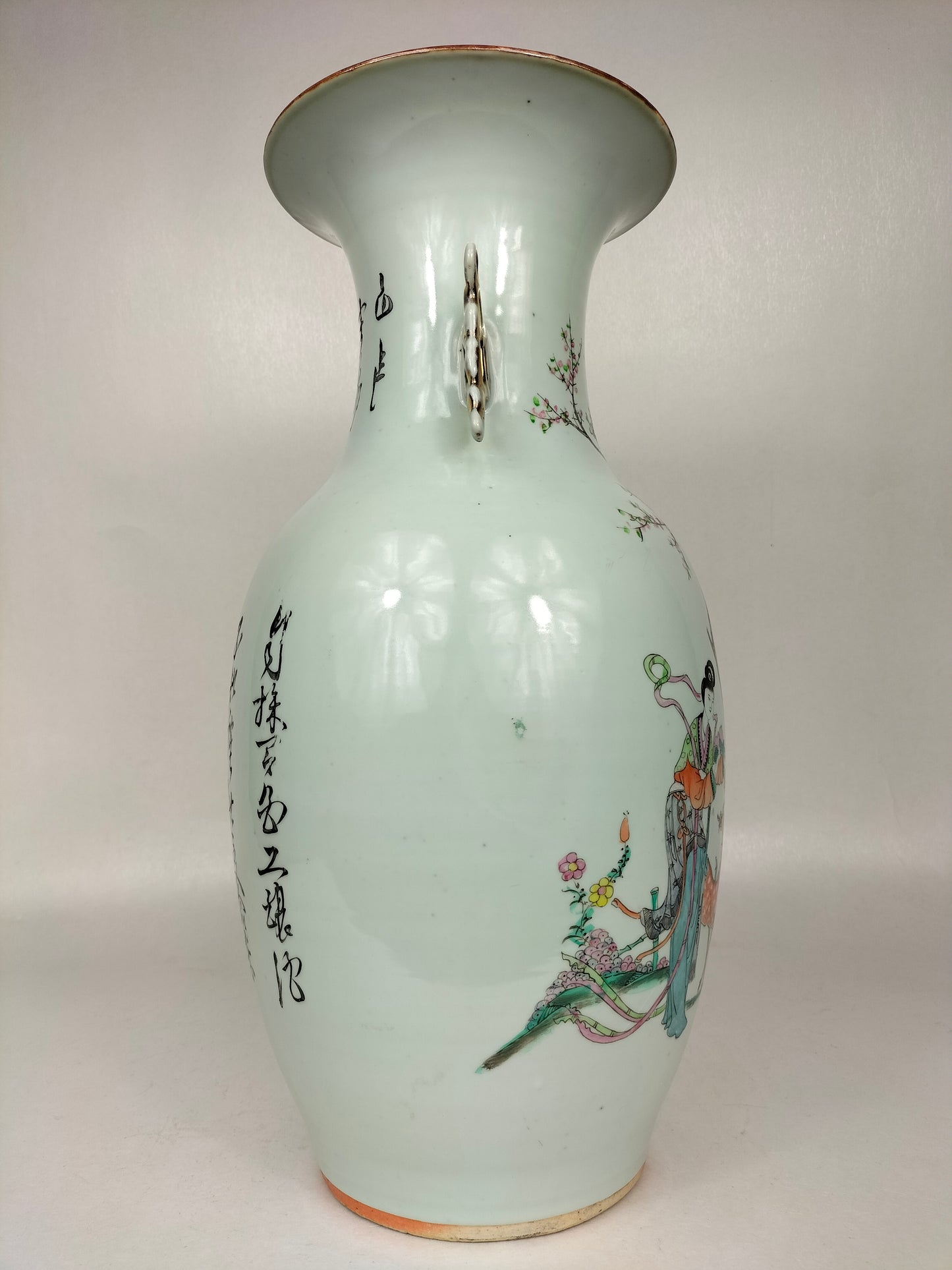 Vase chinois ancien à décor d'une scène de jardin // Epoque République (1912-1949)