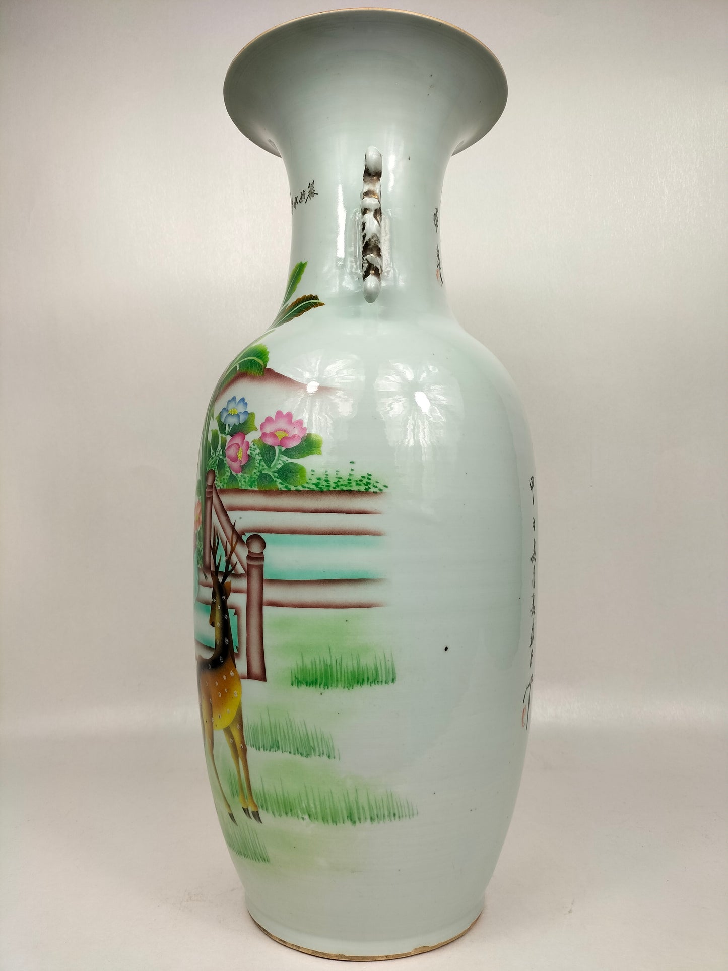 大型古董中国花瓶，饰有一位女士和一只鹿//民国时期（1912-1949）