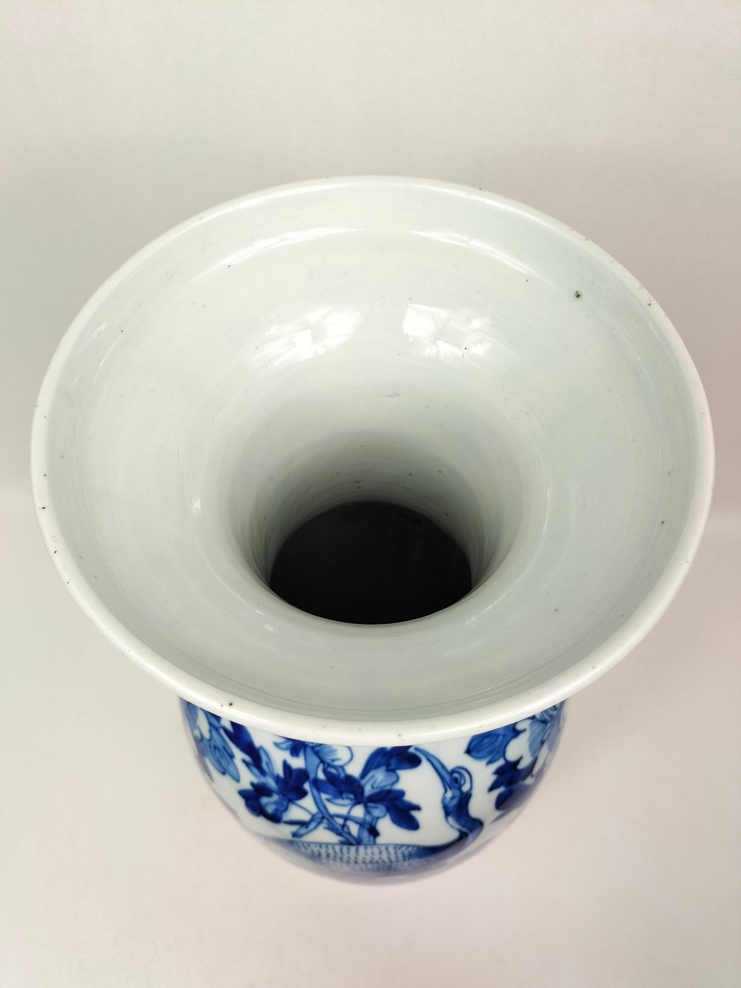 大型古董中国花瓶，饰有鹤和花朵//蓝色和白色 - 清朝 - 19 世纪