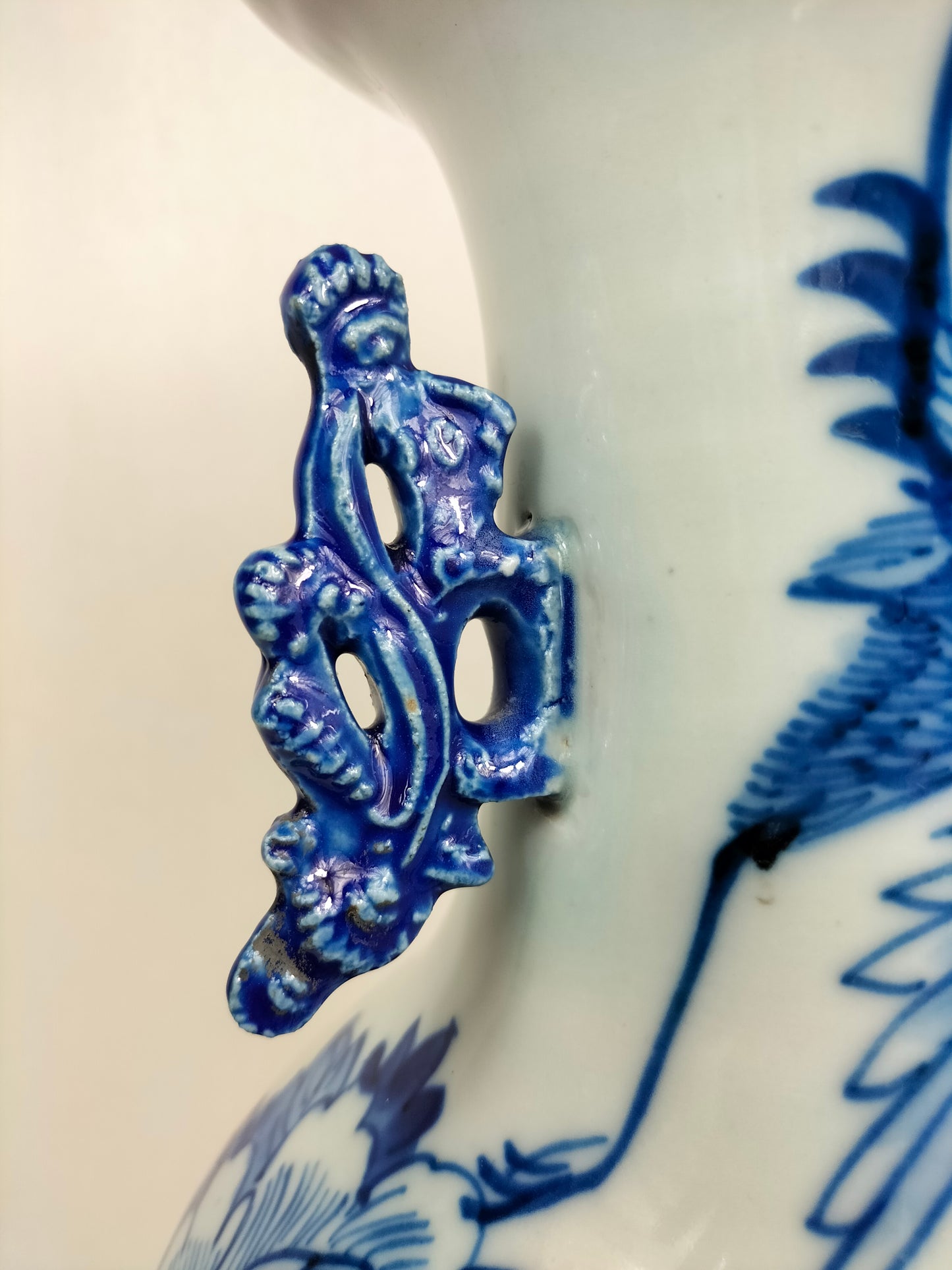 Chiếc bình cổ lớn của Trung Quốc có hình con hạc và hoa // Xanh trắng - Nhà Thanh - thế kỷ 19