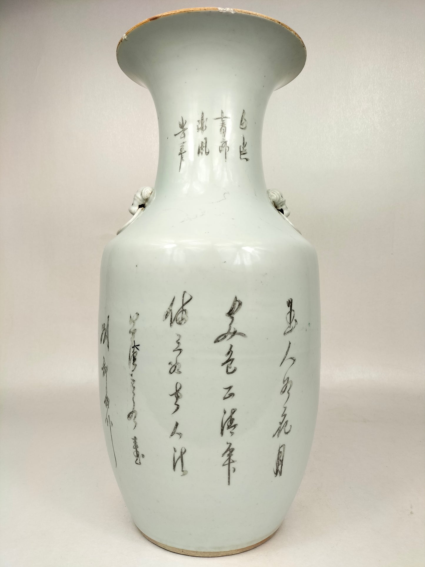 Antigo vaso chinês decorado com cena de jardim // Período da República (1912-1949)