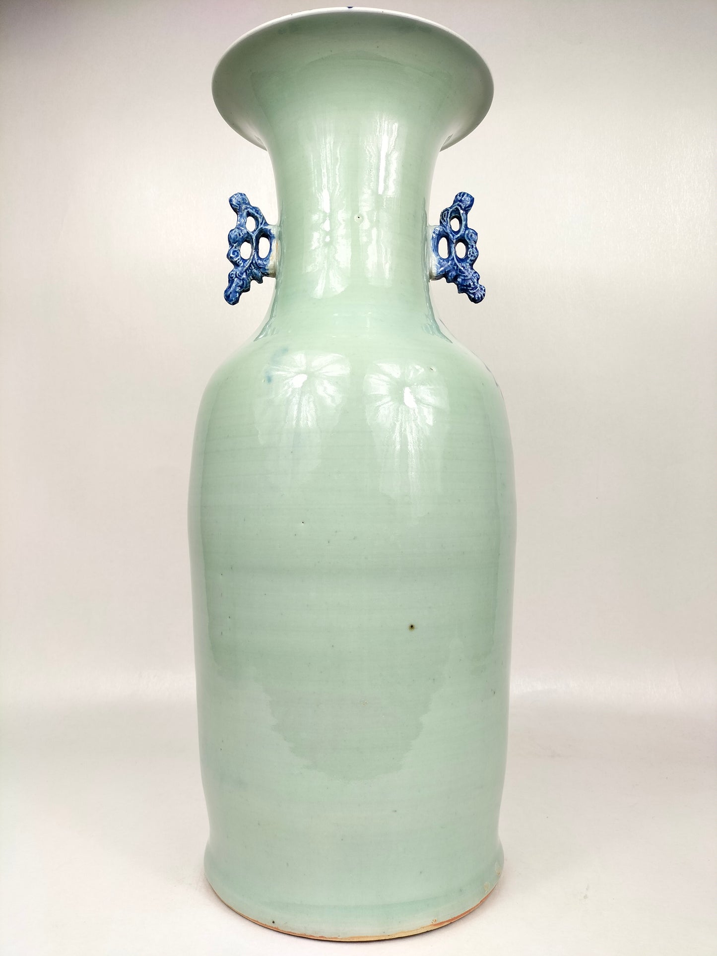 Large antique Chinese celadon vase decorated with deer and flowers // Qing Dynasty - 19th century