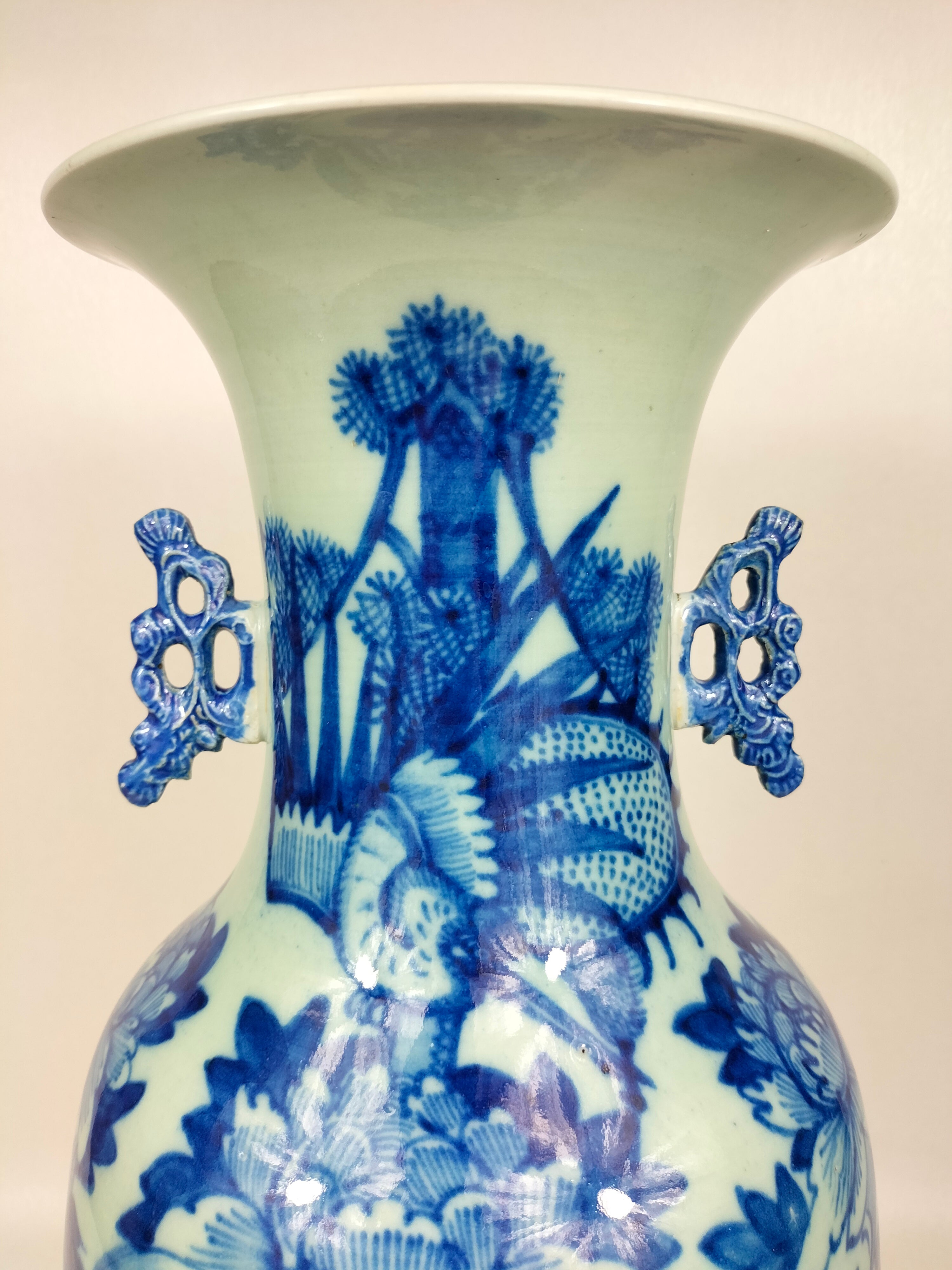 大型古董中国青瓷花瓶，饰有鹿和花朵// 清朝- 19 世纪– Diddenantiques
