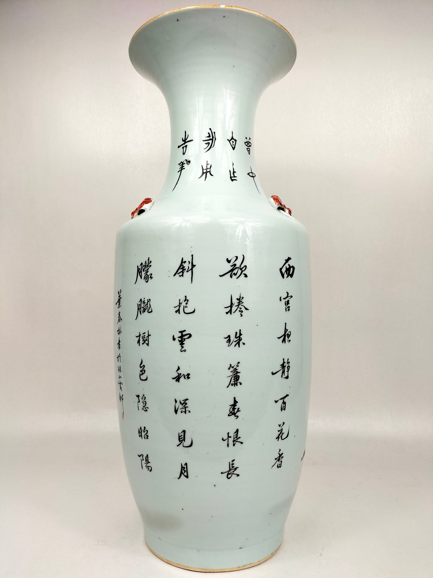 Grande vaso chinês antigo decorado com figuras e búfalos // Período da República (1912-1949)