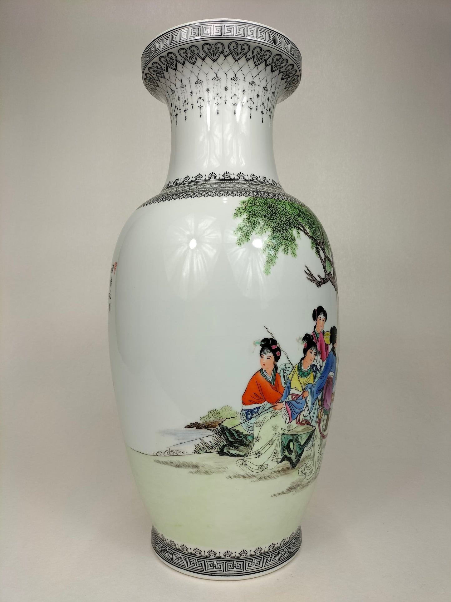 Grande vaso chinês policromado decorado com cena de jardim // Jingdezhen - século XX