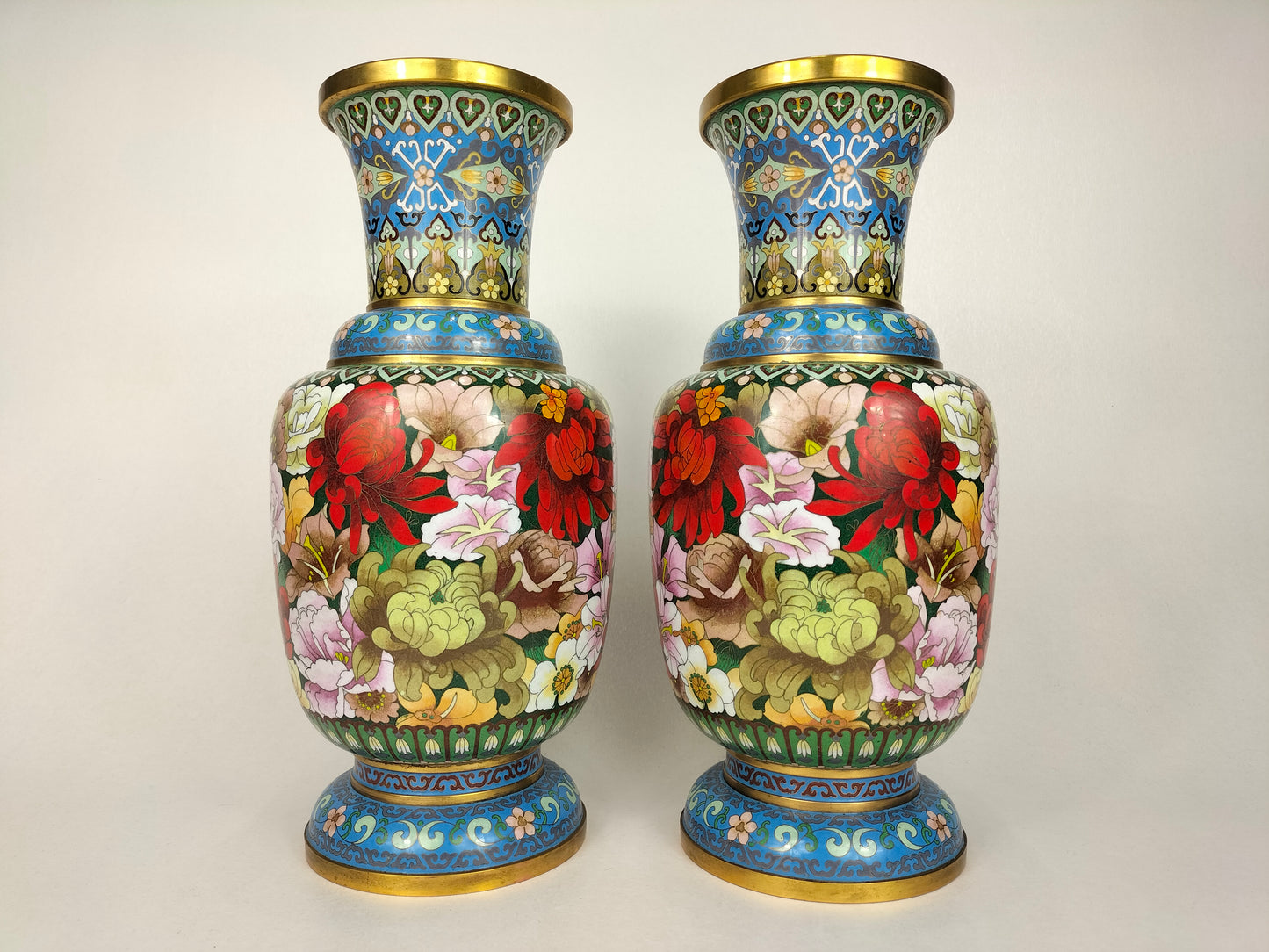 Grande par de vasos cloisonne millefleur chineses // século XX