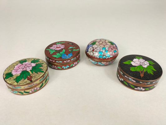 Set of Chinese cloisonne lidded boxes with millefleur decoration