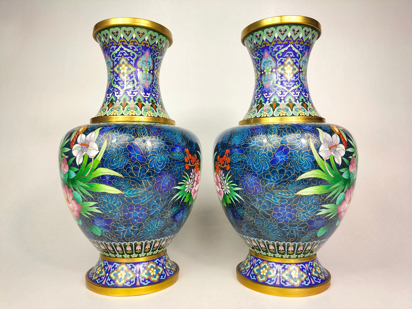 Pair Chinese cloisonne vases decorated with flowers and butterflies // 20th century