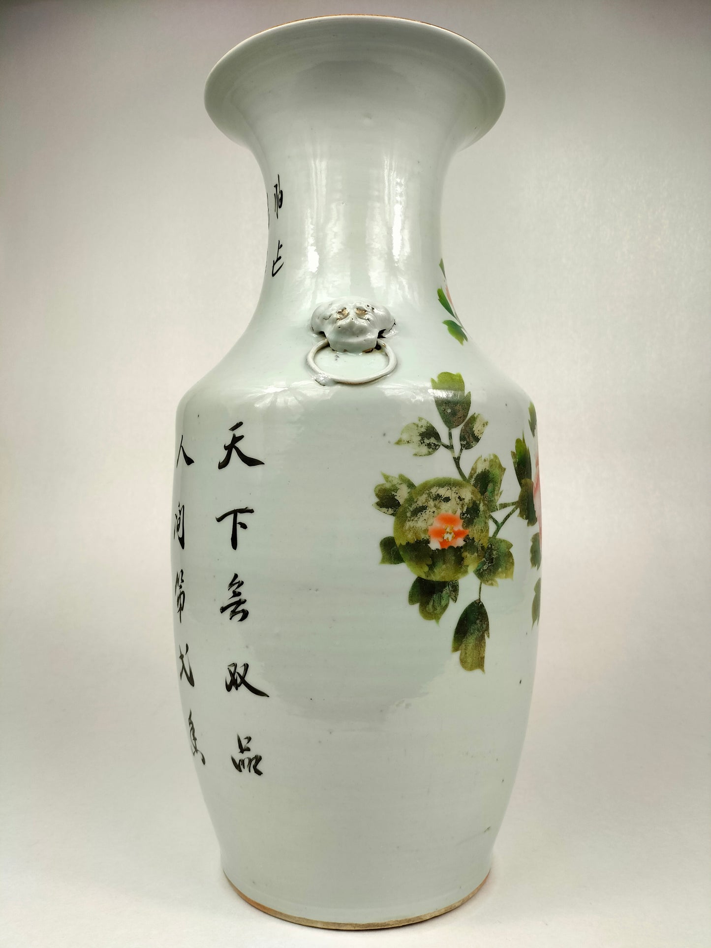 Pasu Cina antik dihiasi dengan bunga peonies // Tempoh Republik (1912-1949)