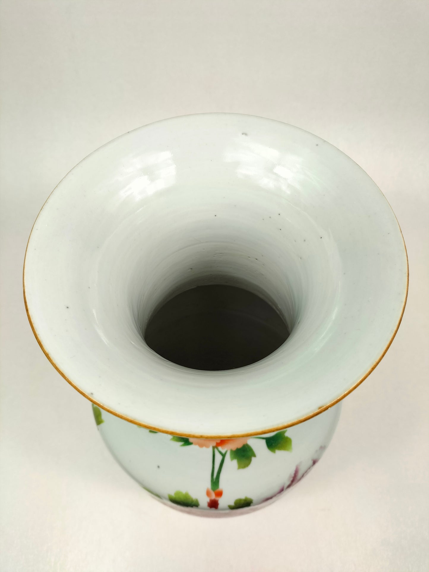 Vase chinois ancien à décor de pivoines // Période République (1912-1949)