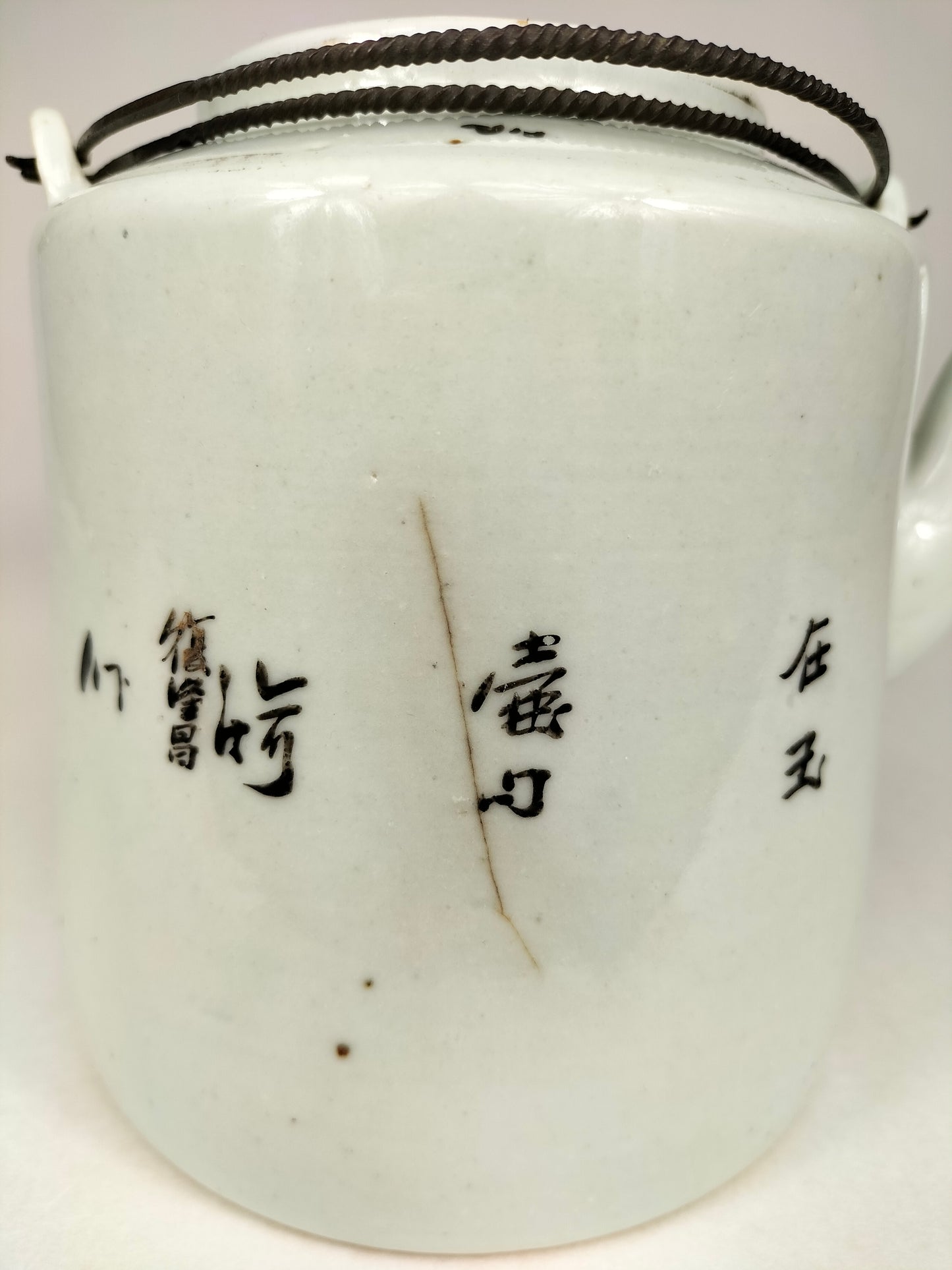 Teko Cina antik dihiasi dengan angka // Tempoh Republik (1912-1949)