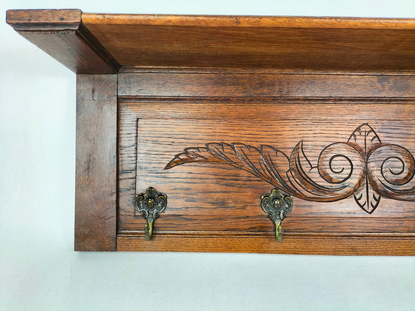Giá treo tường lớn bằng gỗ cổ điển thủ công được trang trí họa tiết hoa // Pháp- Giữa thế kỷ 20