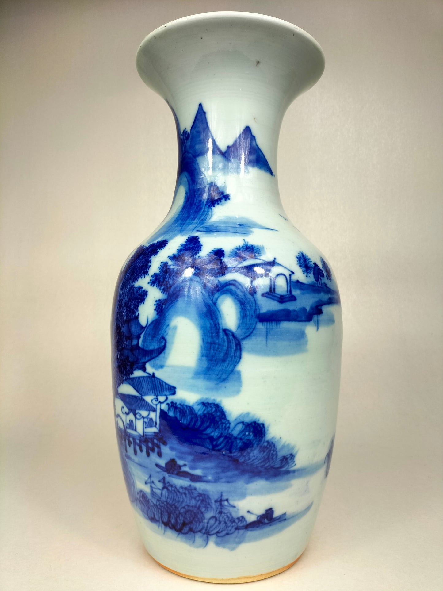 Antigo vaso chinês decorado com paisagem // Azul e branco - Dinastia Qing - século XIX
