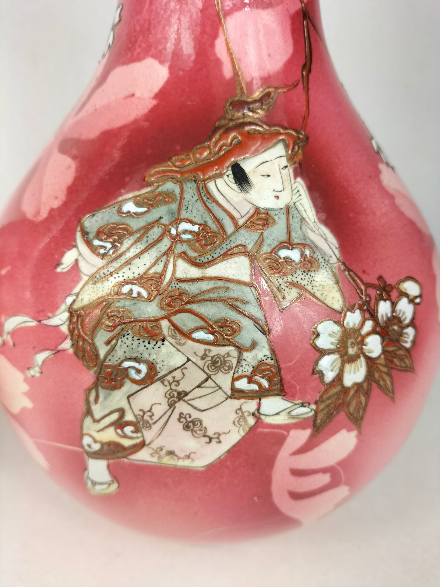 Cặp bình satsuma cổ lớn của Nhật Bản được trang trí bằng các hình vẽ // Đầu thế kỷ 20 - thời Minh Trị