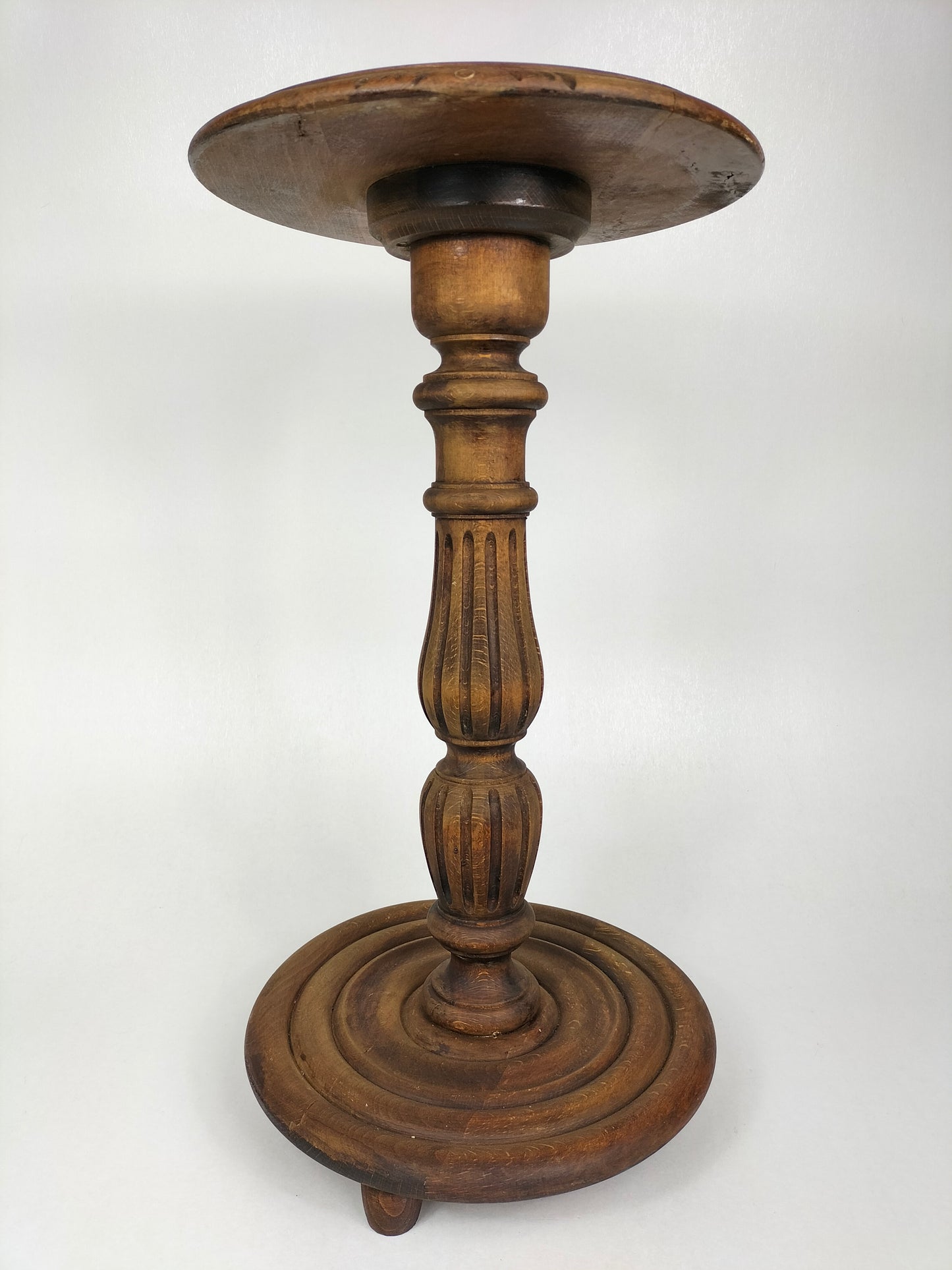 Pedestal vintage feito à mão em madeira de carvalho // Bélgica - meados do século XX