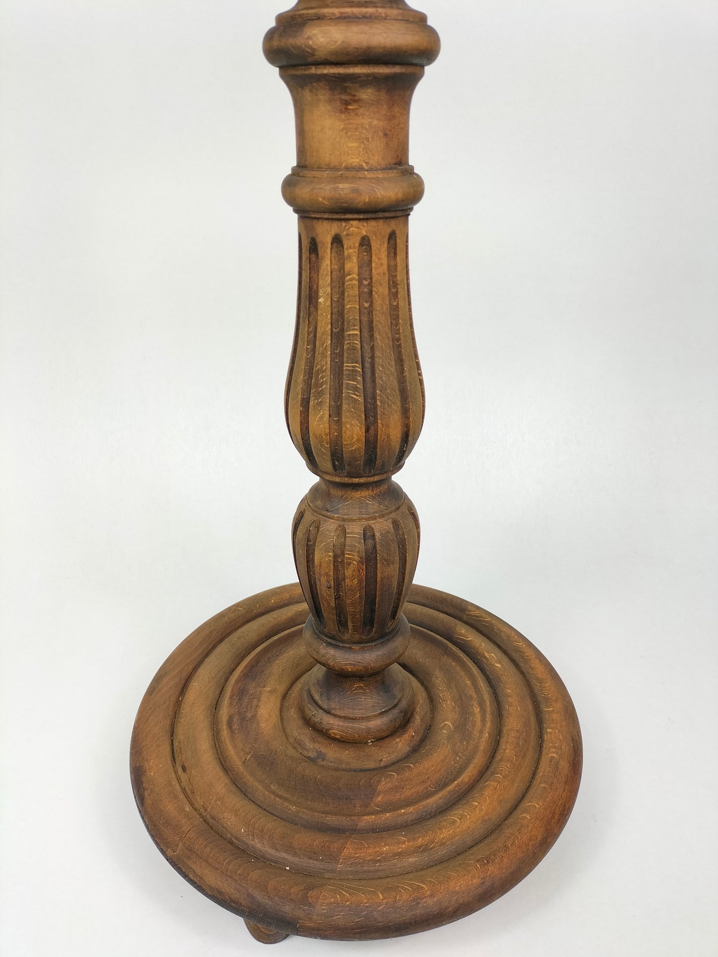 Pedestal vintage feito à mão em madeira de carvalho // Bélgica - meados do século XX