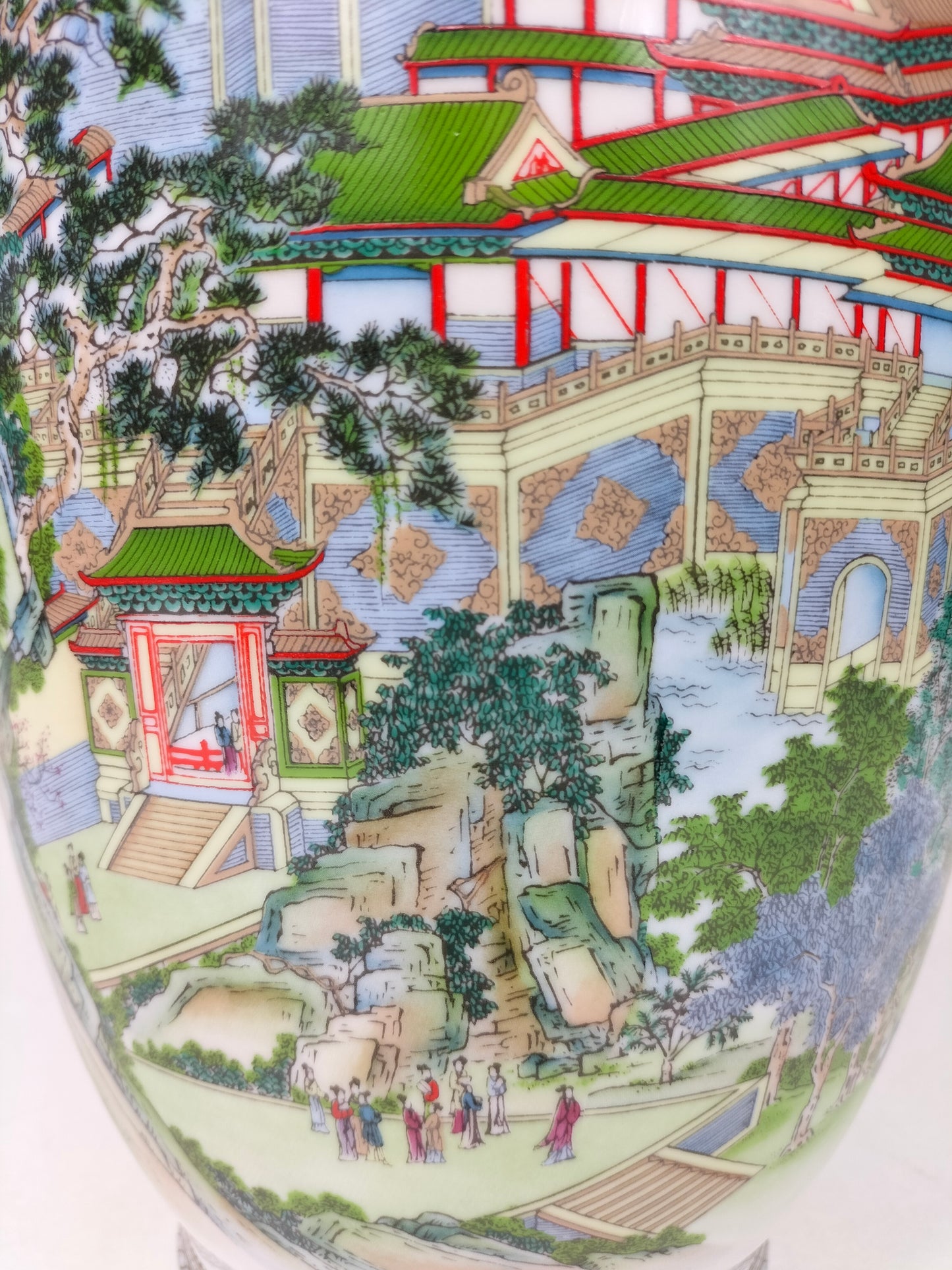 Pasu rouleau Cina dihiasi dengan landskap // abad ke-20