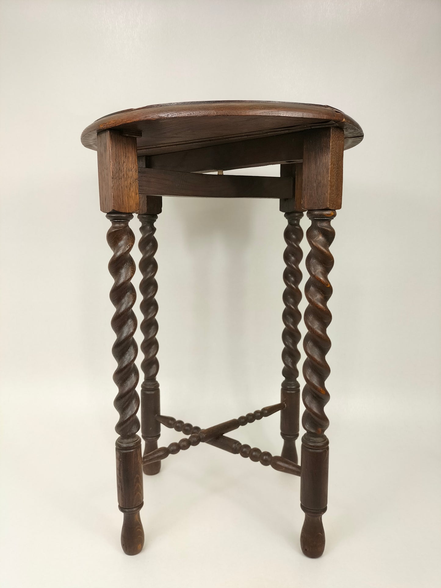 طاولة قابلة للطي من خشب البلوط العتيق "تويست الشعير" // إنجلترا - أوائل القرن العشرين