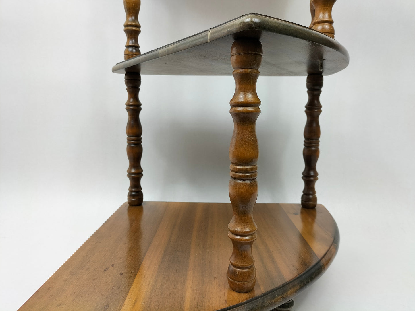 Etagere "escada em espiral" de madeira vintage // Bélgica - meados do século XX