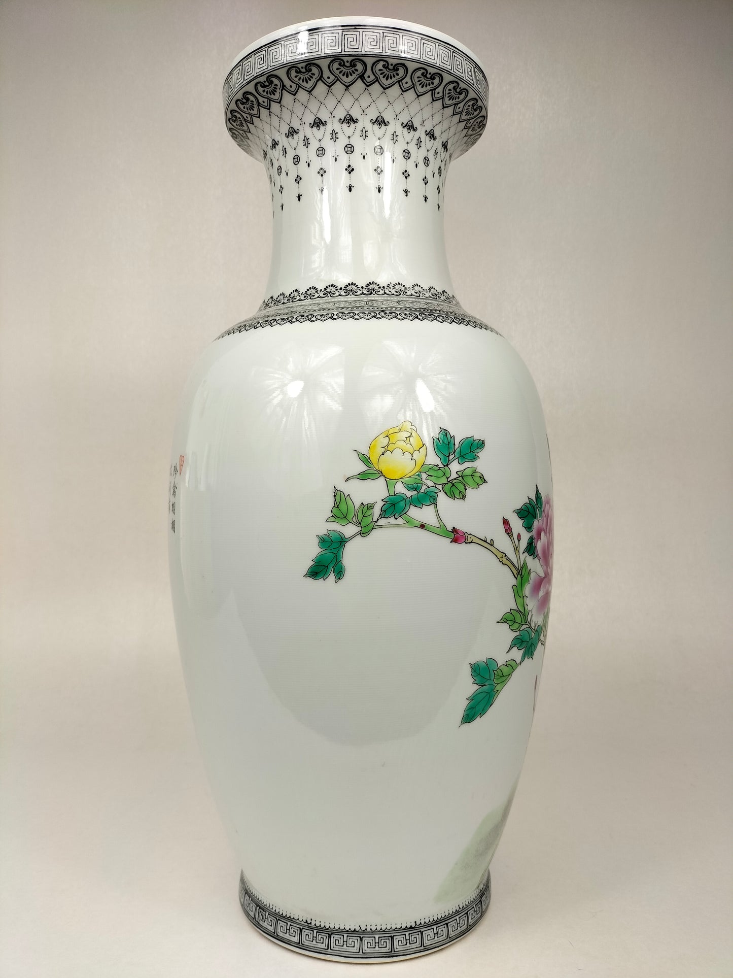 Vaso da família rosa chinesa decorado com pássaros e flores // Jingdezhen - marca Qianlong - século XX