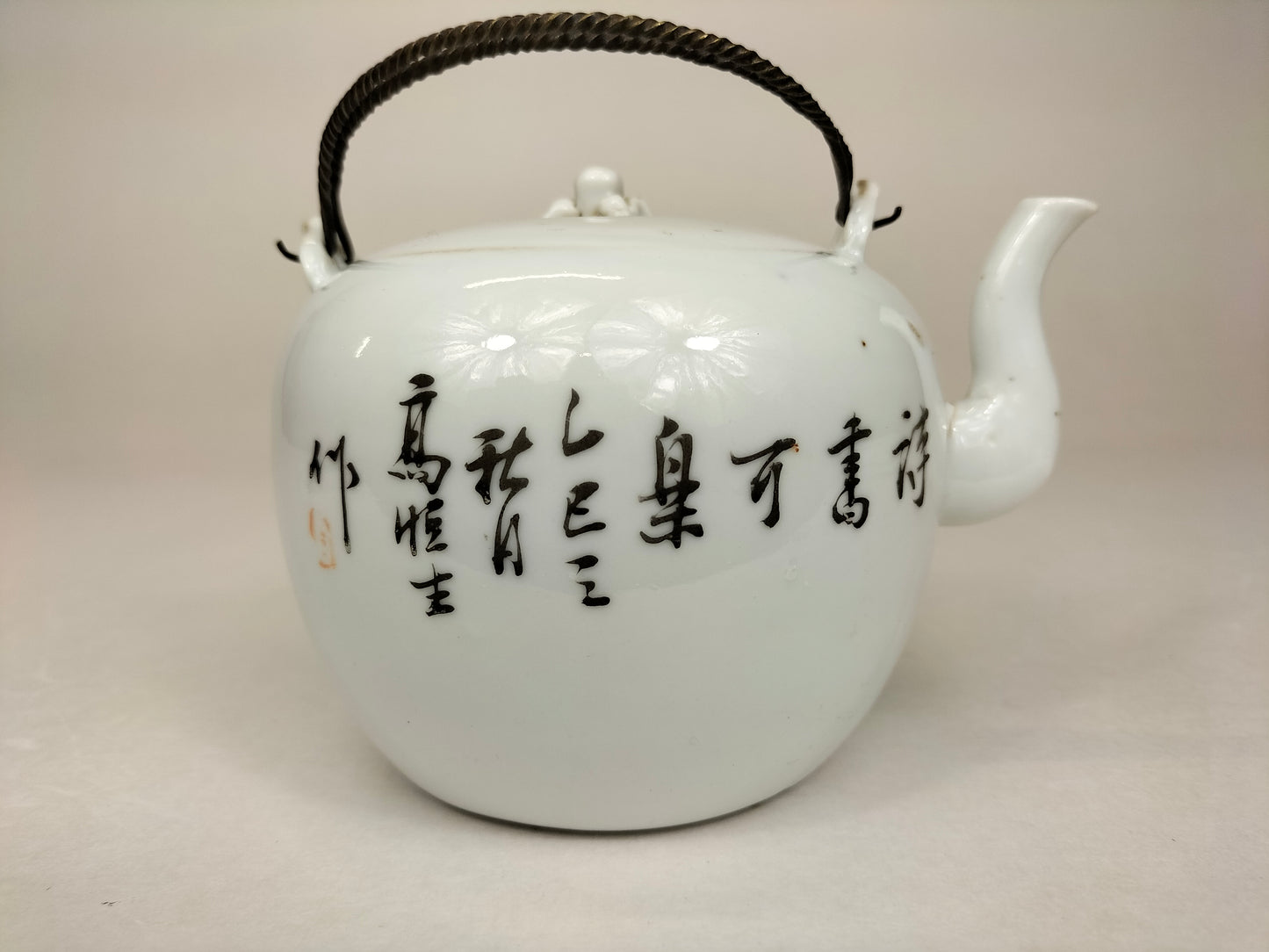 古董中国钱江彩茶壶，饰有圣人和儿童图案//民国时期（1912-1949 年）