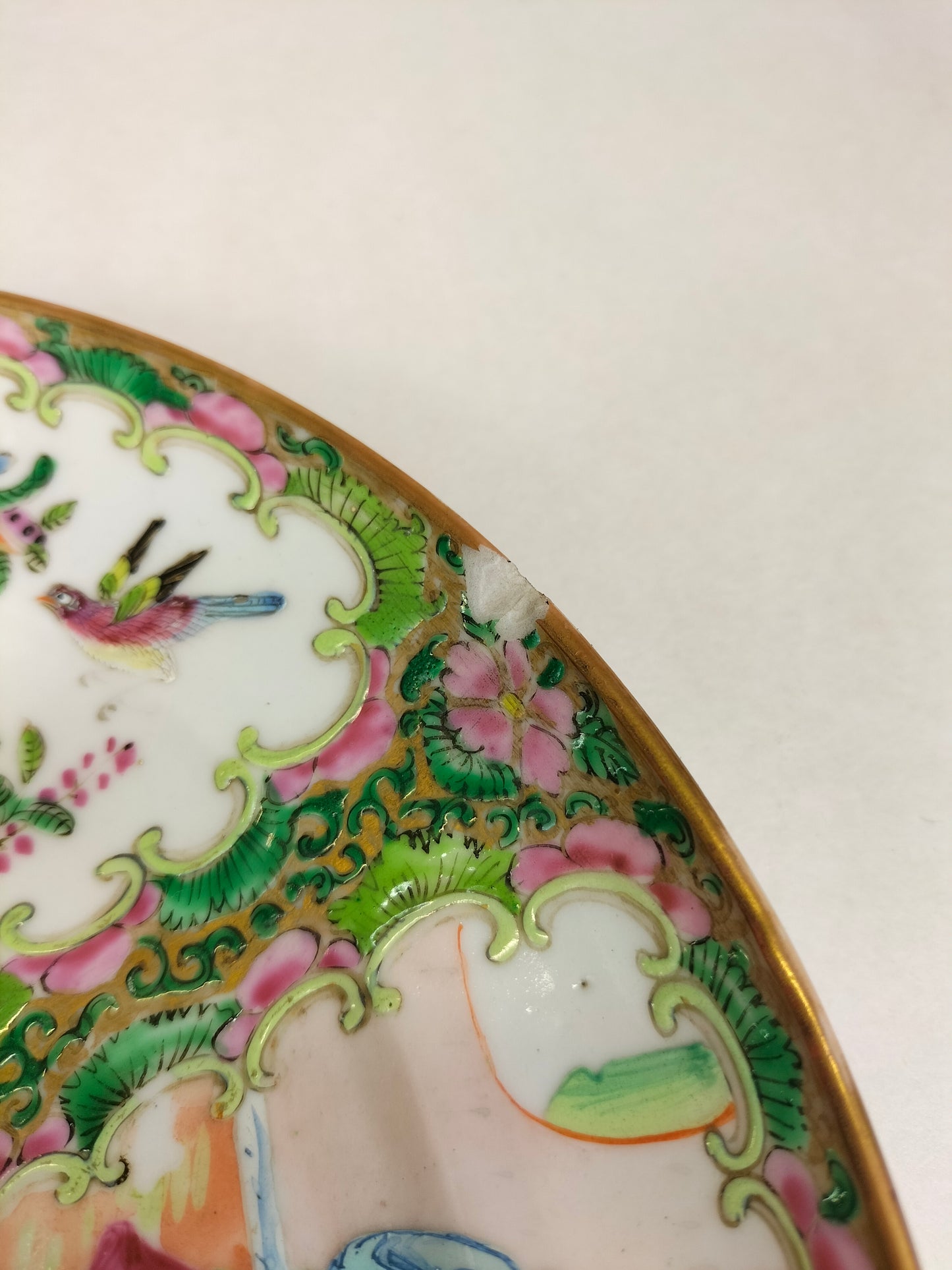 Assiette antique chinoise de médaillon de rose de canton // Dynastie Qing - 19ème siècle