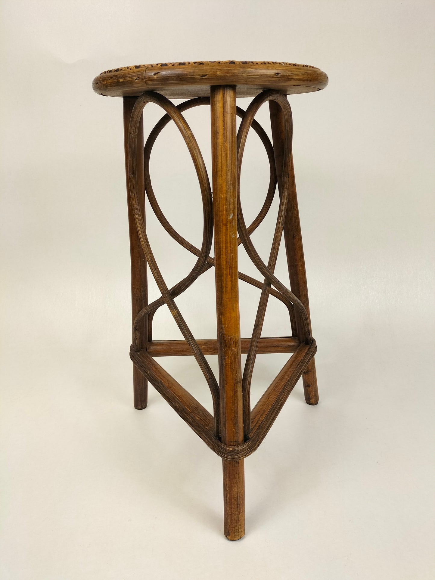 带编织台面的老式藤制植物桌//比利时-20 世纪中叶