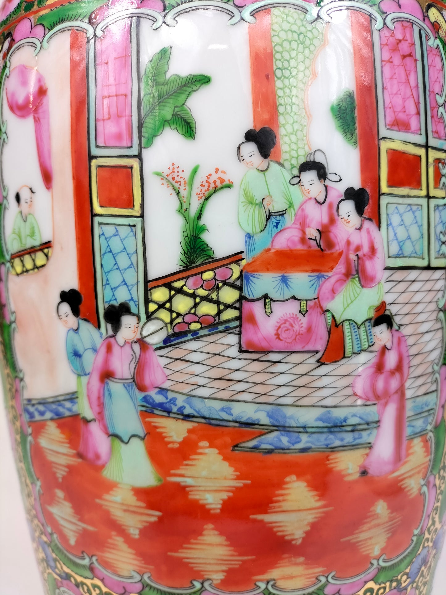 مزهرية ميدالية وردة كانتون صينية كبيرة مزينة بأشكال وزهور // القرن العشرين