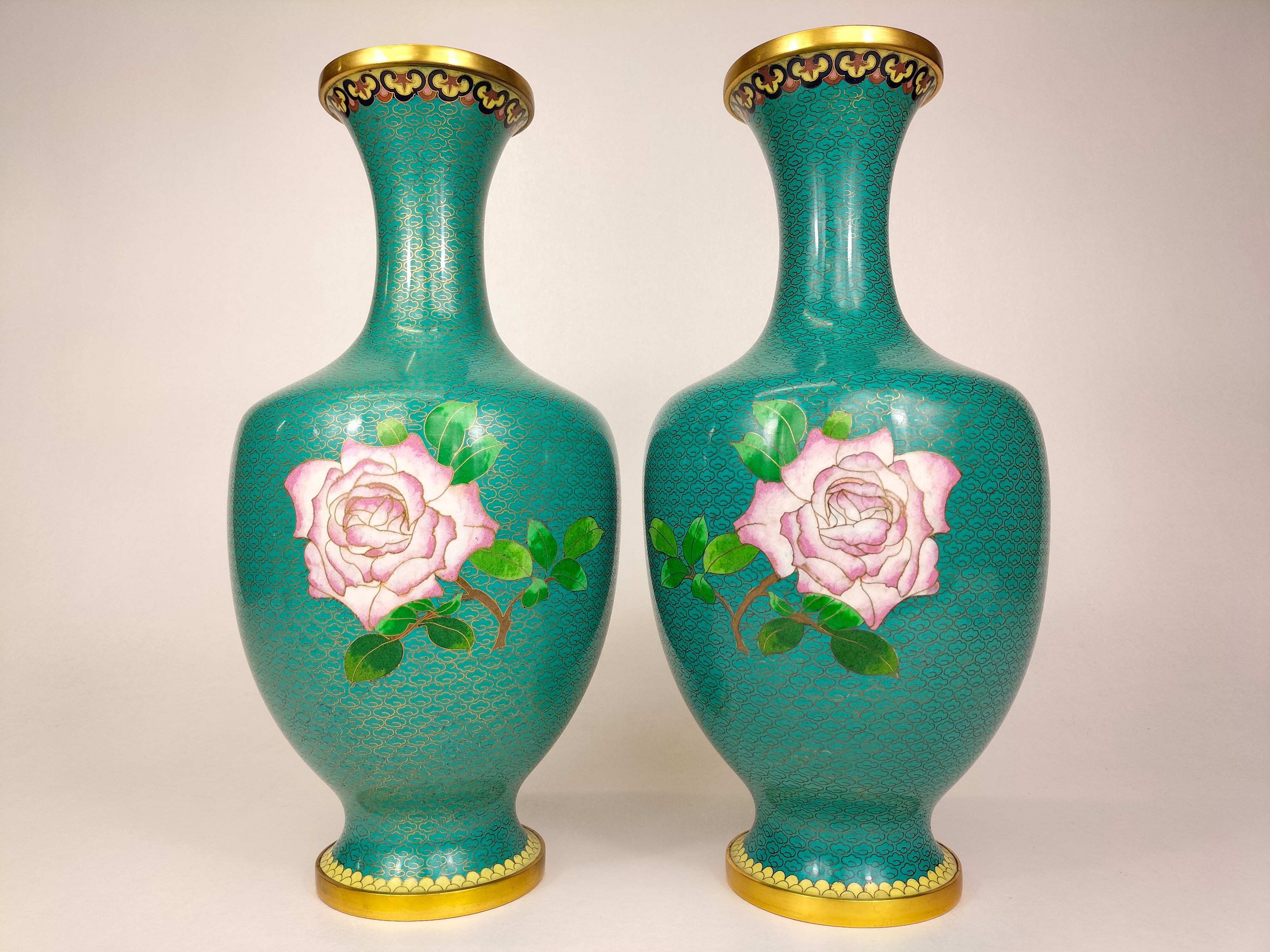 一对大型中国景泰蓝花卉花瓶// 20 世纪– Diddenantiques