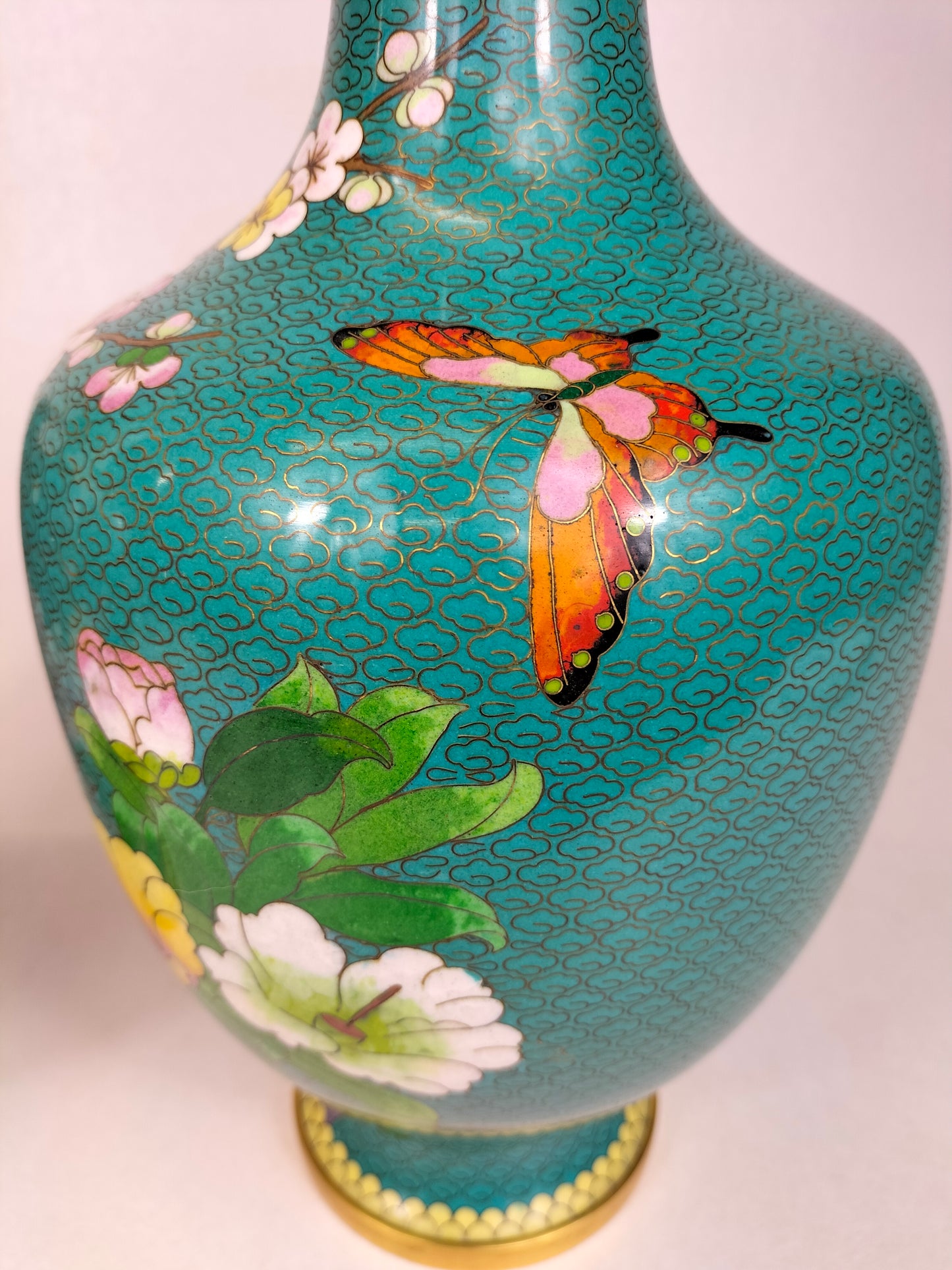 Paire de grands vases chinois cloisonnés à décor de fleurs // XXème siècle