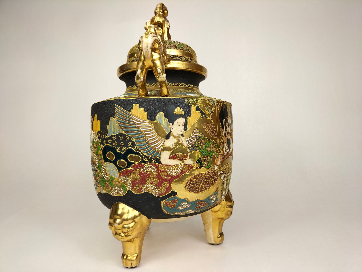 Grande queimador de incenso satsuma japonês antigo decorado com guerreiros // Período Meiji - século XIX